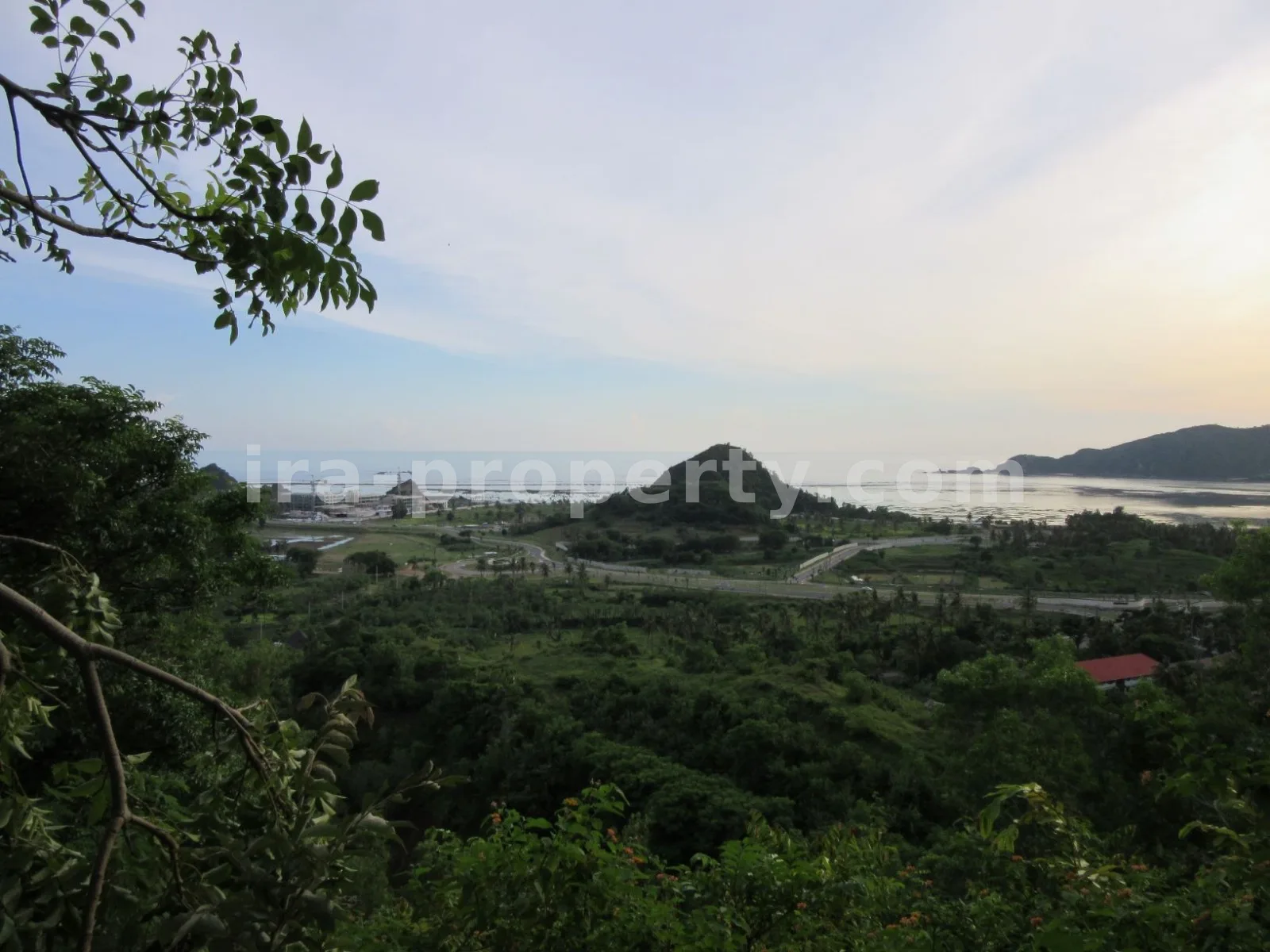 Tanah Tepi Pantai dengan Pemandangan Sirkuit Mandalika - 421-2 - 1