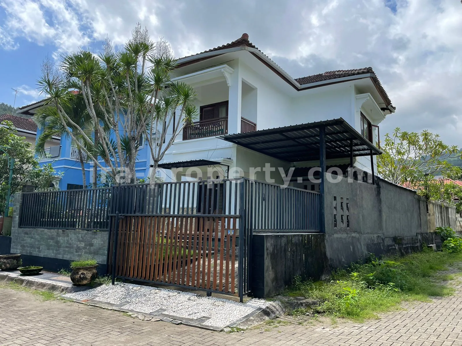 Charming Home for Sale in Senggigi Square