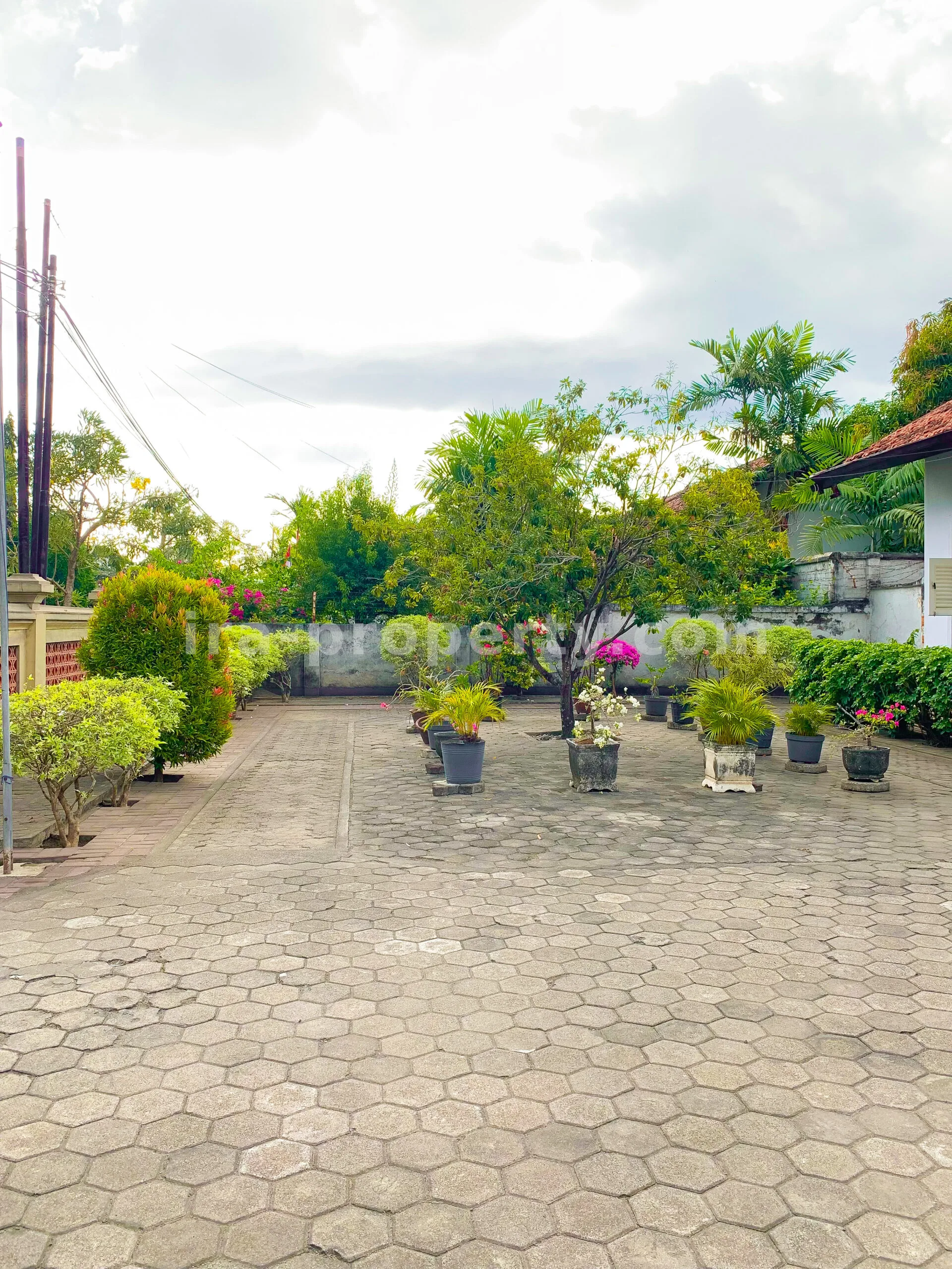 Rumah dengan Indekos di Jl. Pendidikan, Mataram