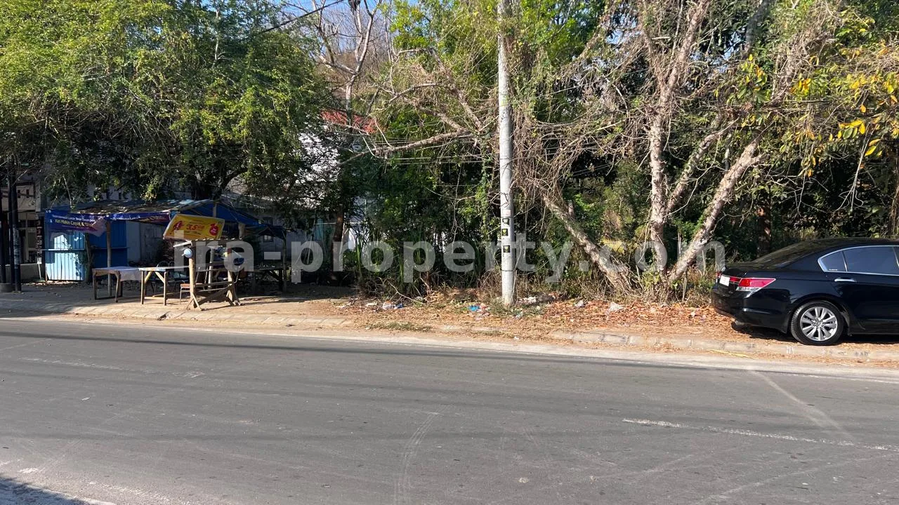 Tanah Strategis Dijual di Kuta Mandalika - 472 - 2