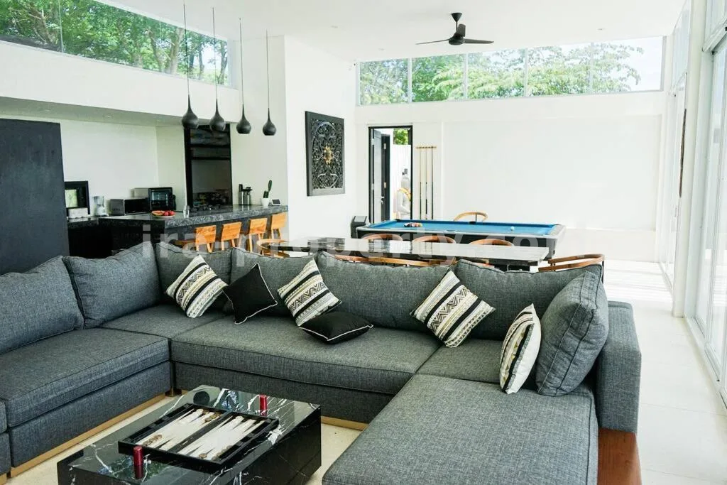 Luxurious Oceanview Villa in Kuta Mandalika - 323 - 11