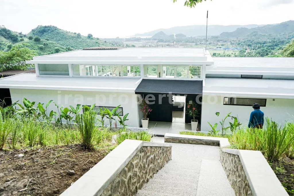 Luxurious Oceanview Villa in Kuta Mandalika - 323 - 12