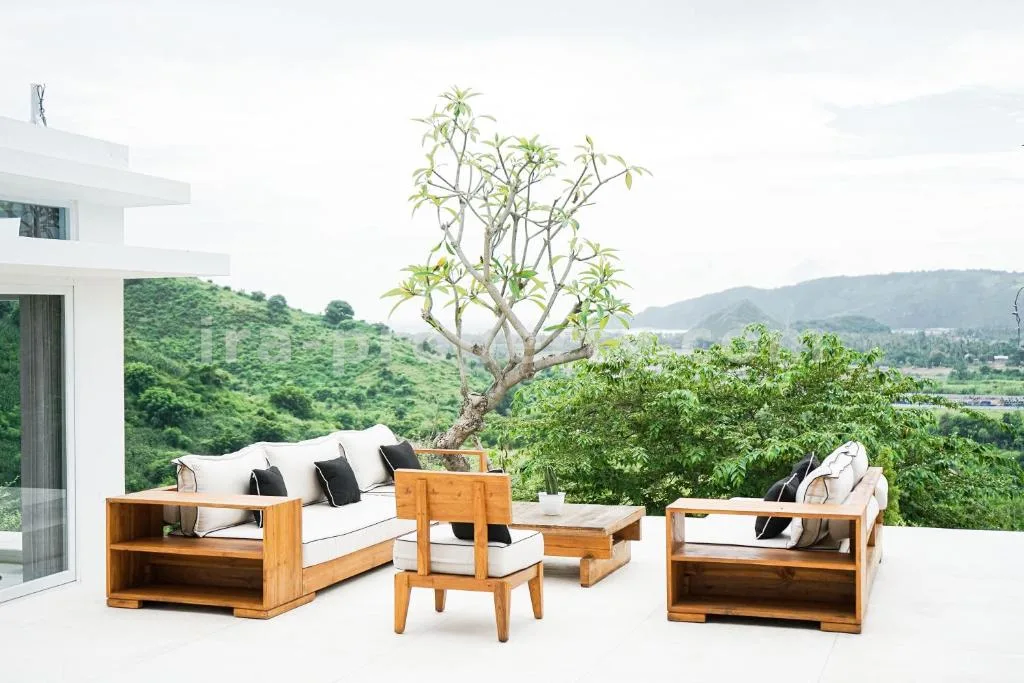 Luxurious Oceanview Villa in Kuta Mandalika - 323 - 25