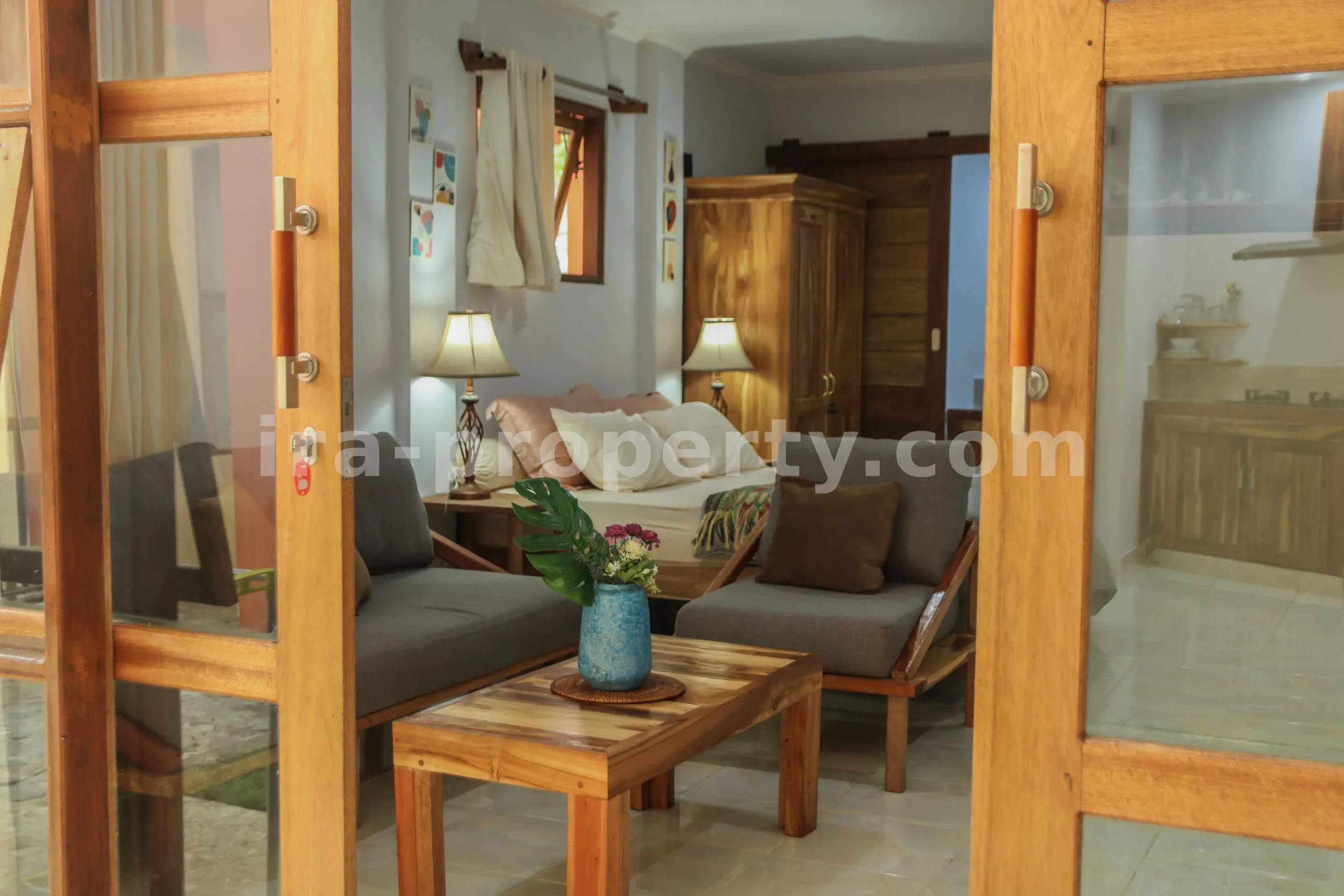 Luxurious Villa in Central Kuta Mandalika - 320 - 11