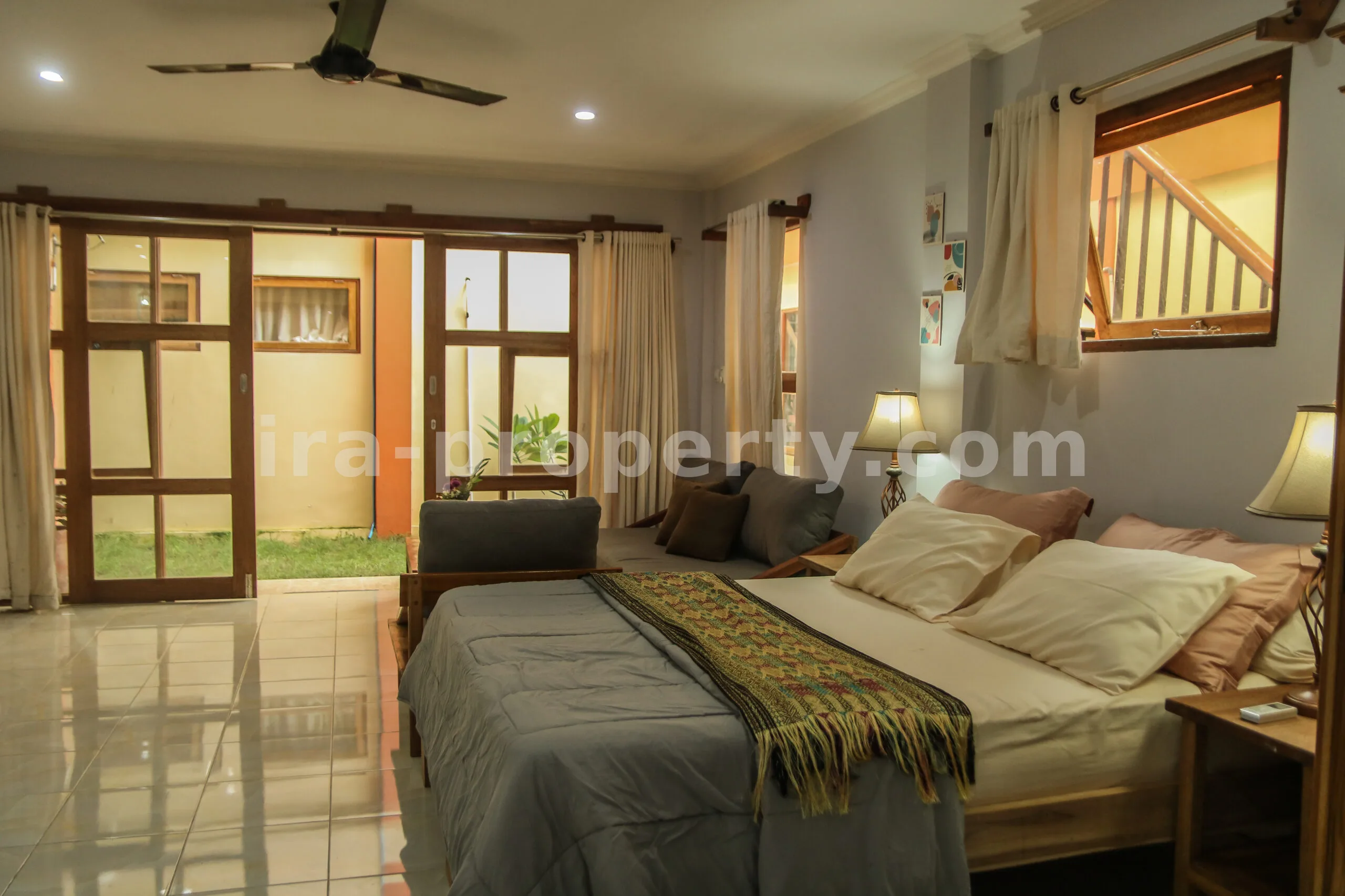 Luxurious Villa in Central Kuta Mandalika - 320 - 13