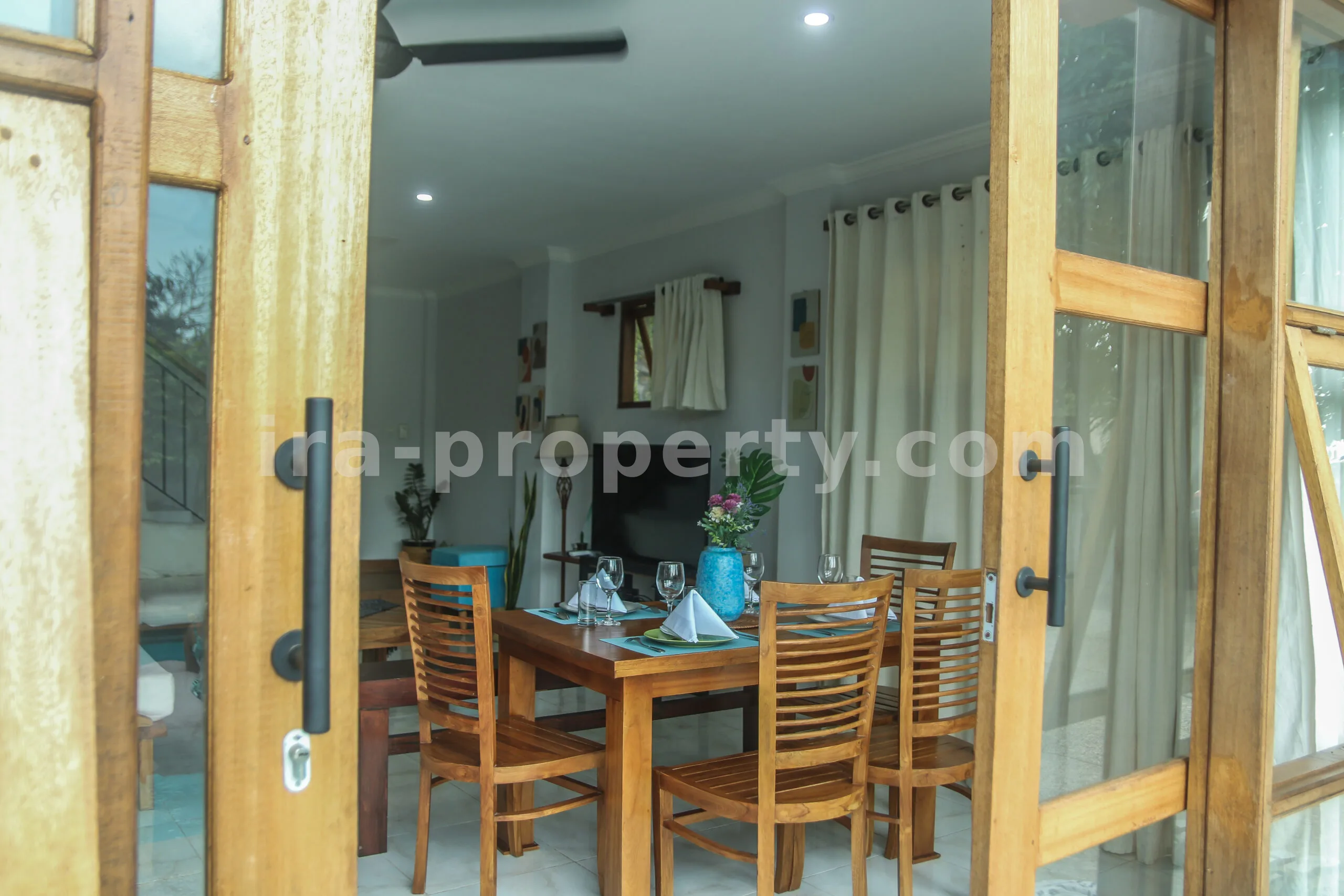 Luxurious Villa in Central Kuta Mandalika - 320 - 19