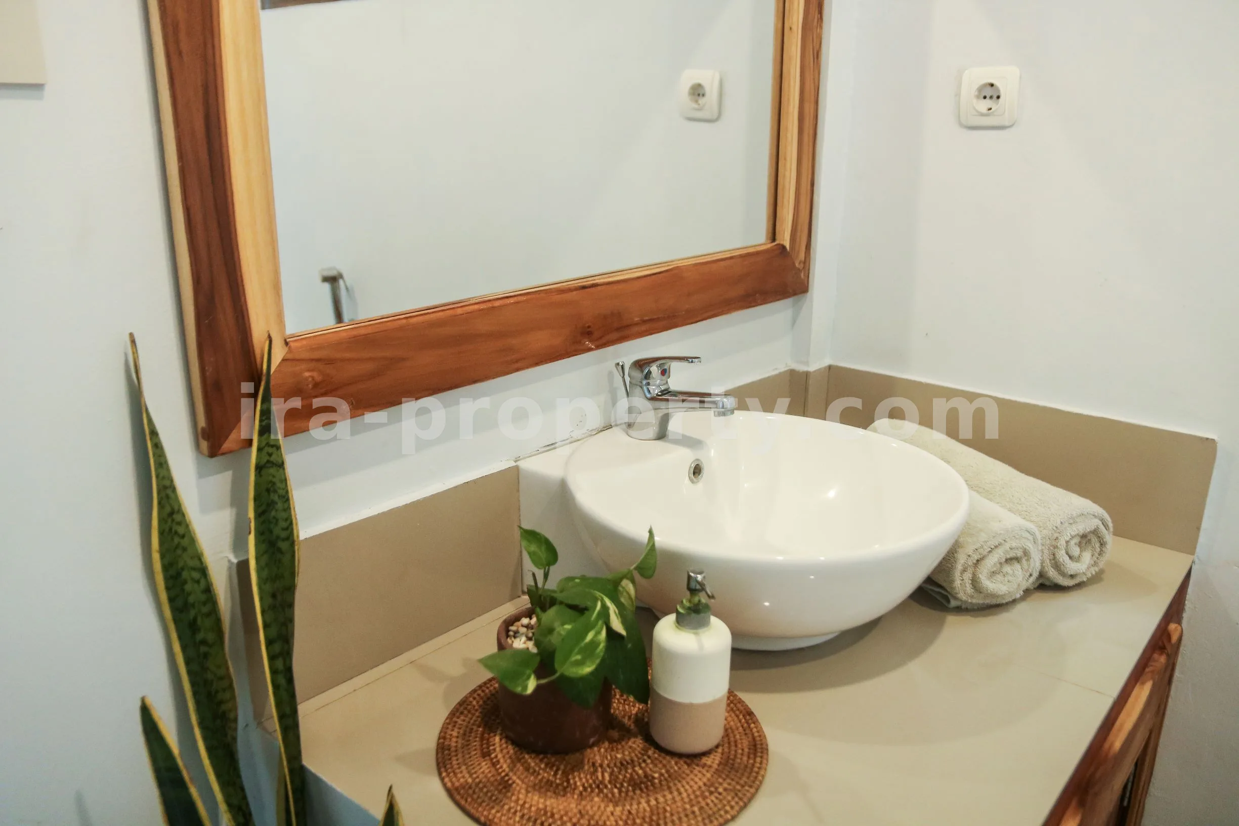 Luxurious Villa in Central Kuta Mandalika - 320 - 2
