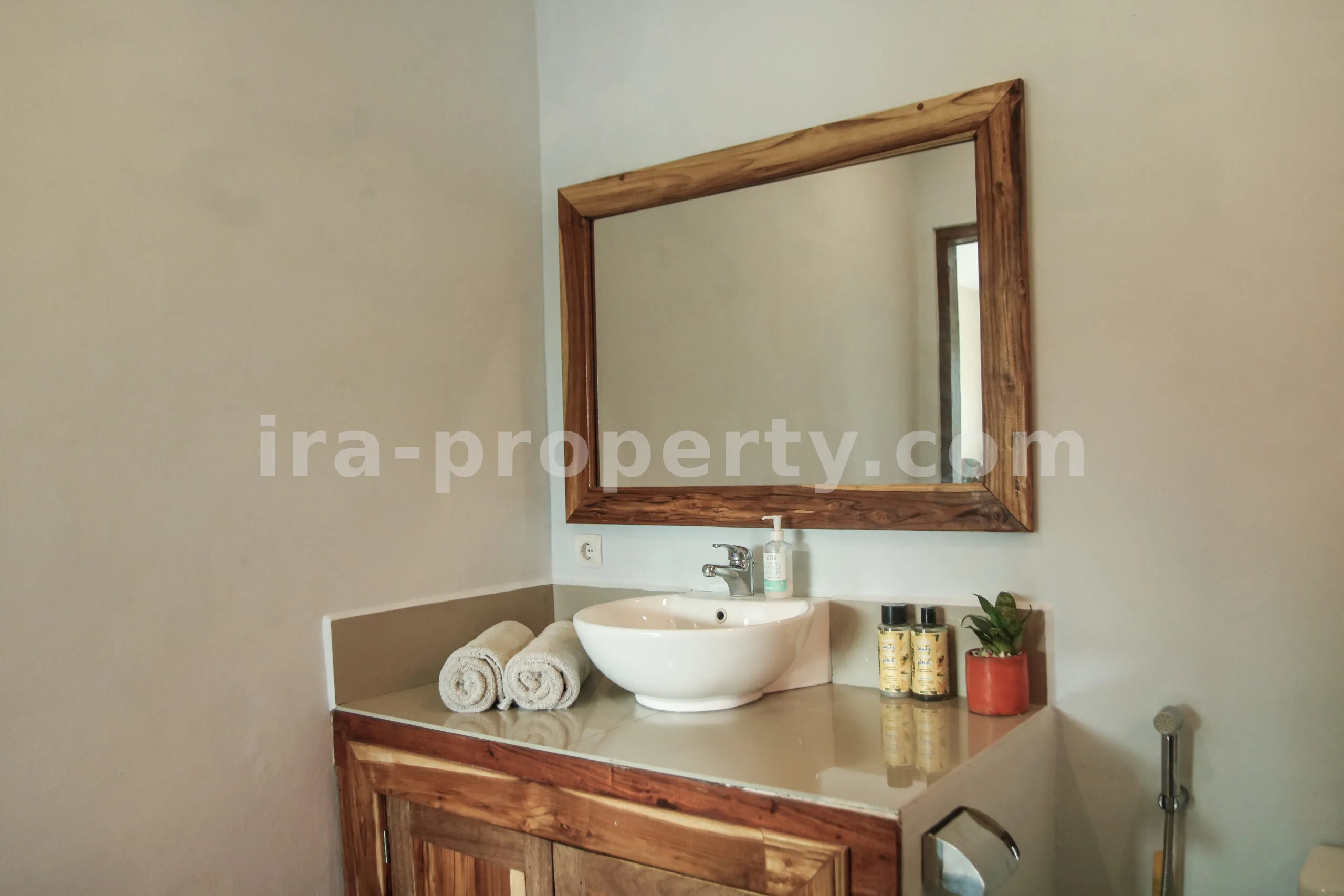 Luxurious Villa in Central Kuta Mandalika - 320 - 23