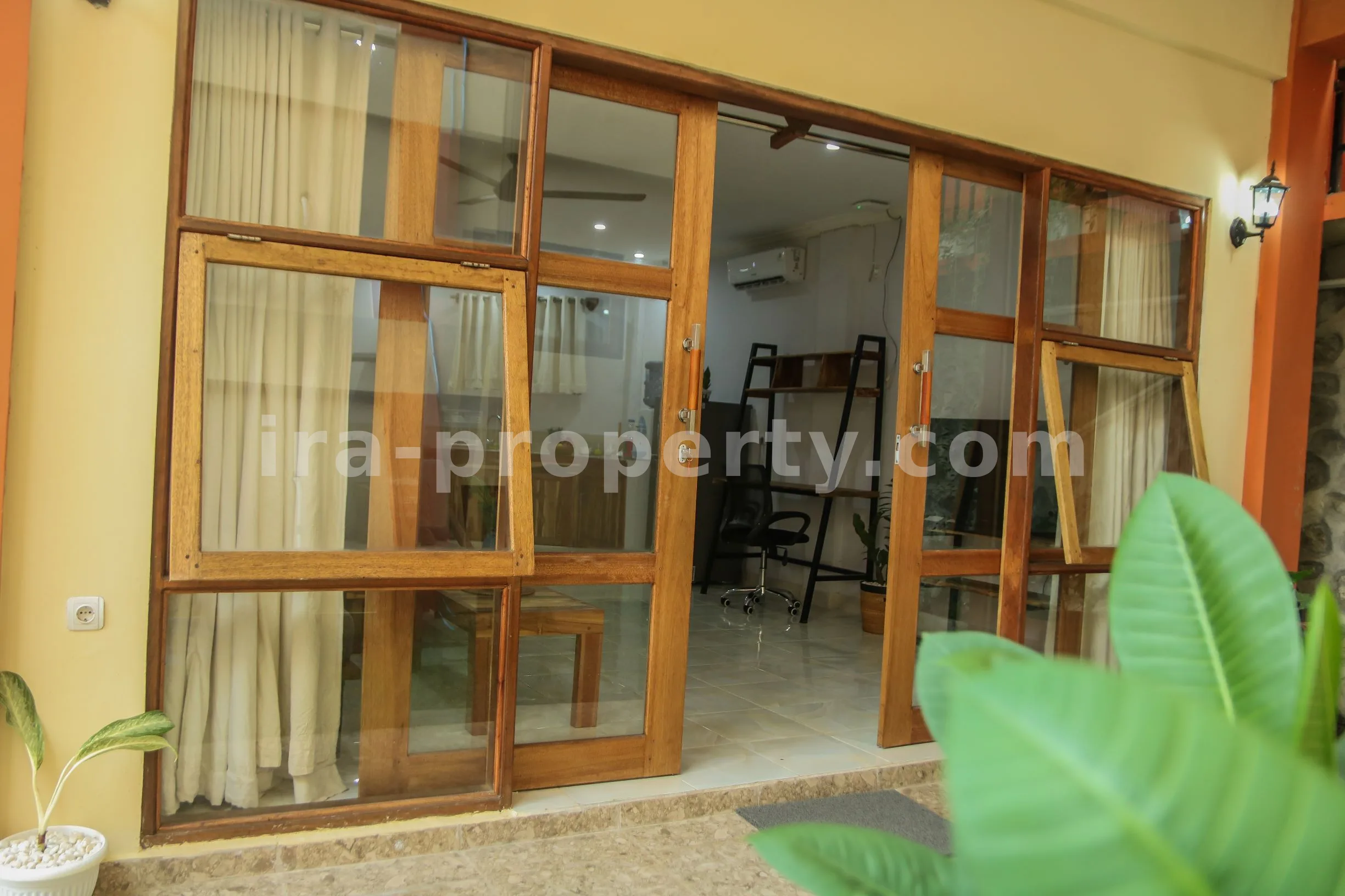 Luxurious Villa in Central Kuta Mandalika - 320 - 30