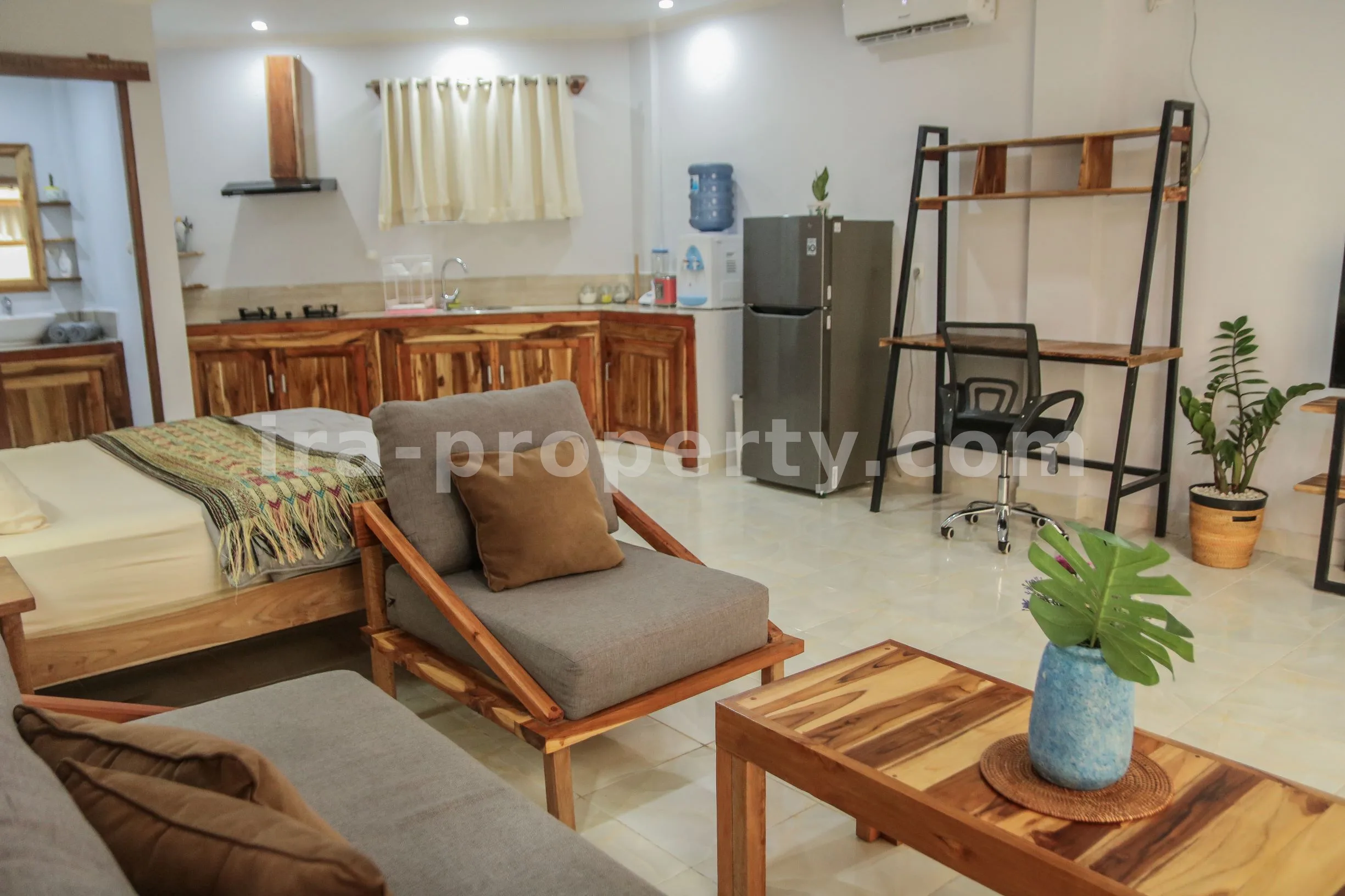 Luxurious Villa in Central Kuta Mandalika - 320 - 31