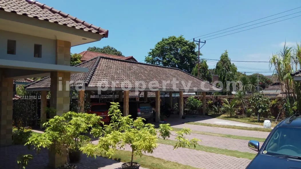 Rumah Mewah dengan Kolam Renang Pribadi di Mataram - 817 - 11