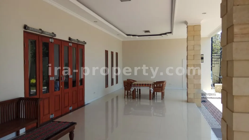Rumah Mewah dengan Kolam Renang Pribadi di Mataram - 817 - 14