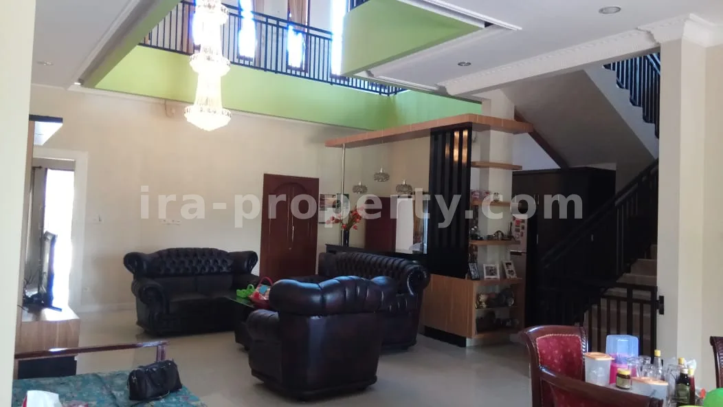 Rumah Mewah dengan Kolam Renang Pribadi di Mataram - 817 - 16