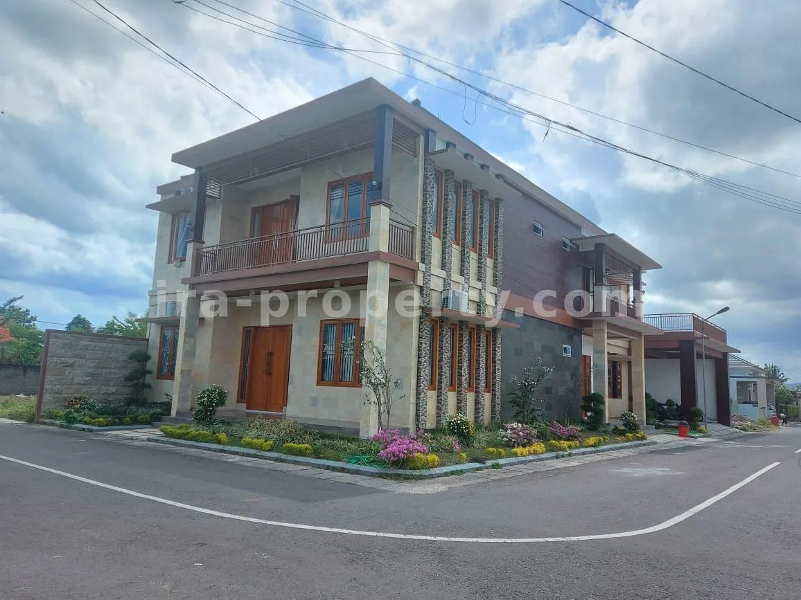 Rumah Mewah di Kompleks Elite Pagutan Mataram