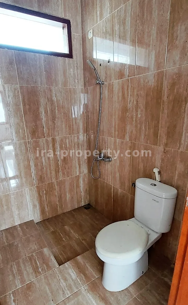 Rumah Modern di Perumahan Elit Graha Majapahit Mataram - 406 - 12
