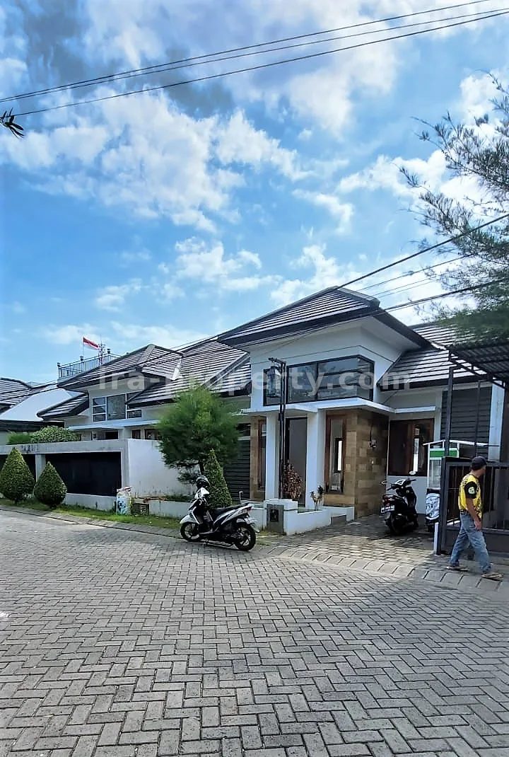 Rumah Modern di Perumahan Elit Graha Majapahit Mataram - 406 - 9