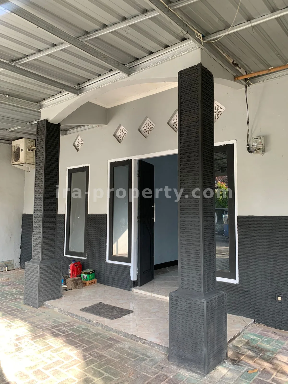 Spacious Family Home in Adisucipto Complex - 574 - 2