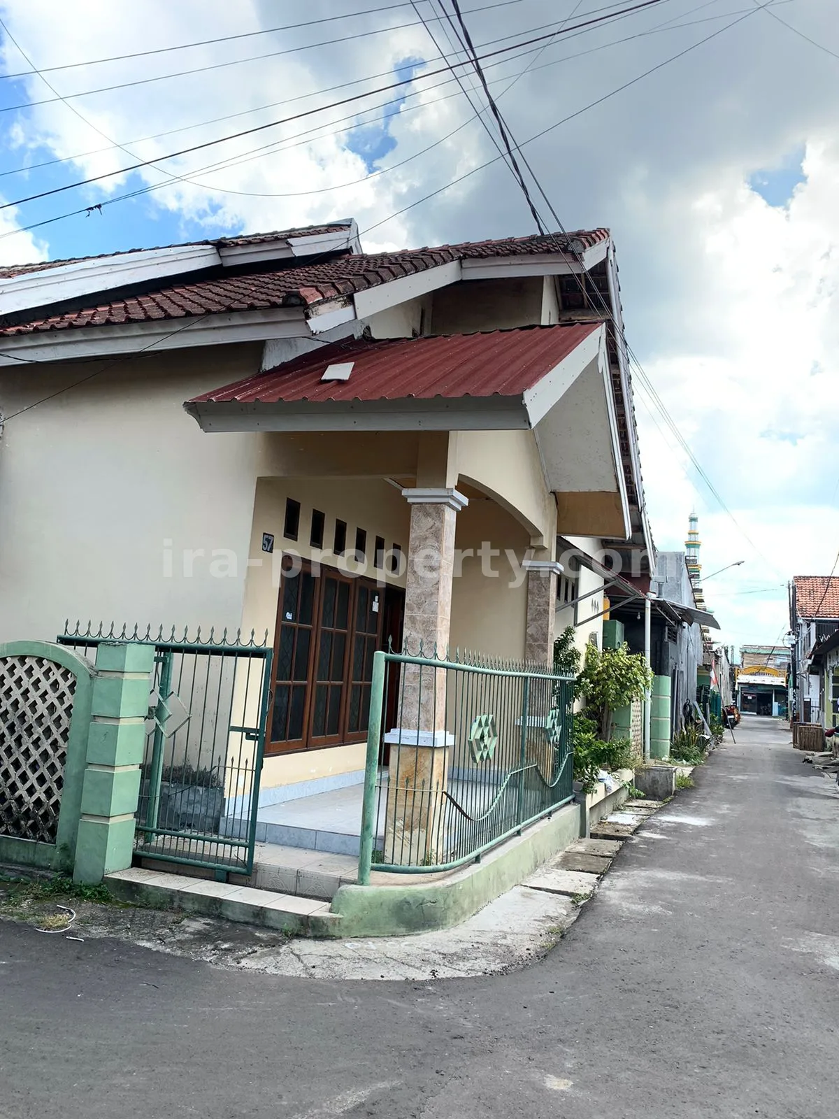 Spacious Family Home in Perumnas Complex - 575 - 1
