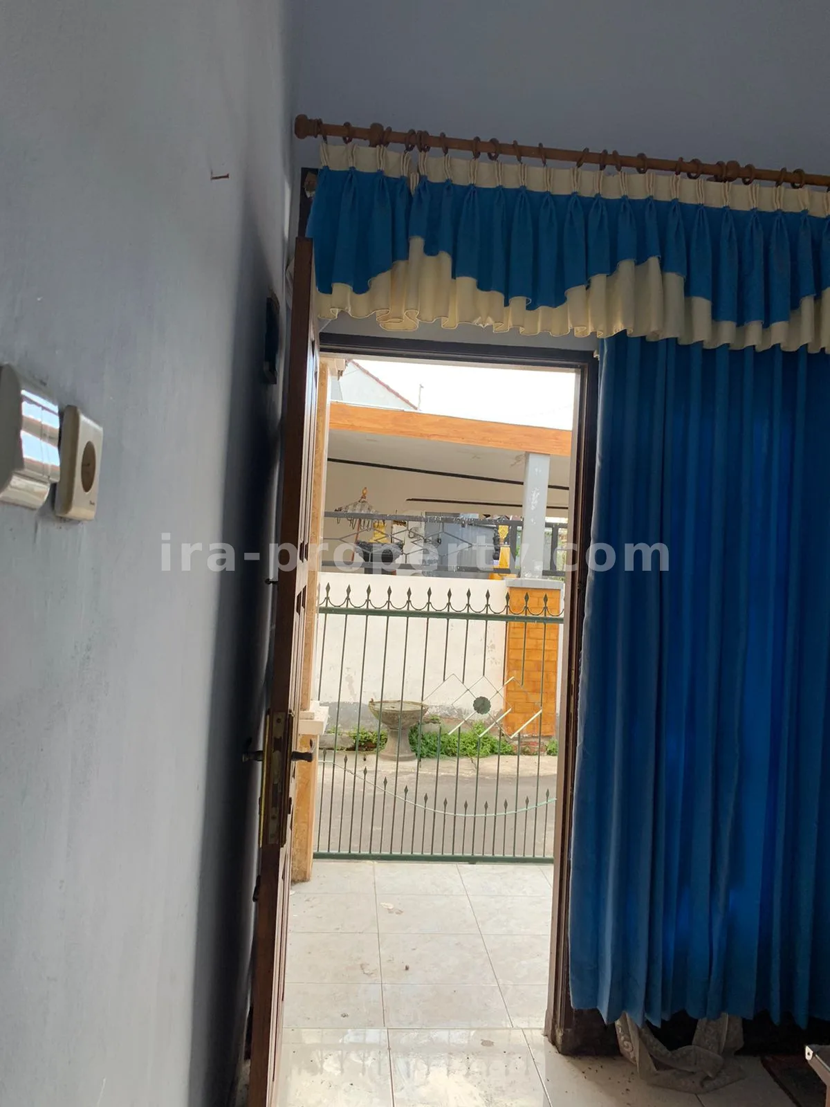 Spacious Family Home in Perumnas Complex - 575 - 11