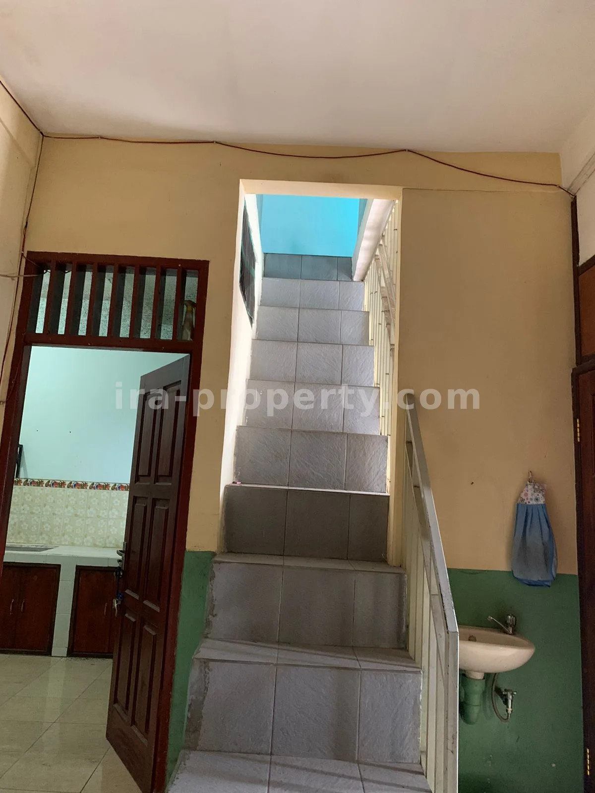 Spacious Family Home in Perumnas Complex - 575 - 4
