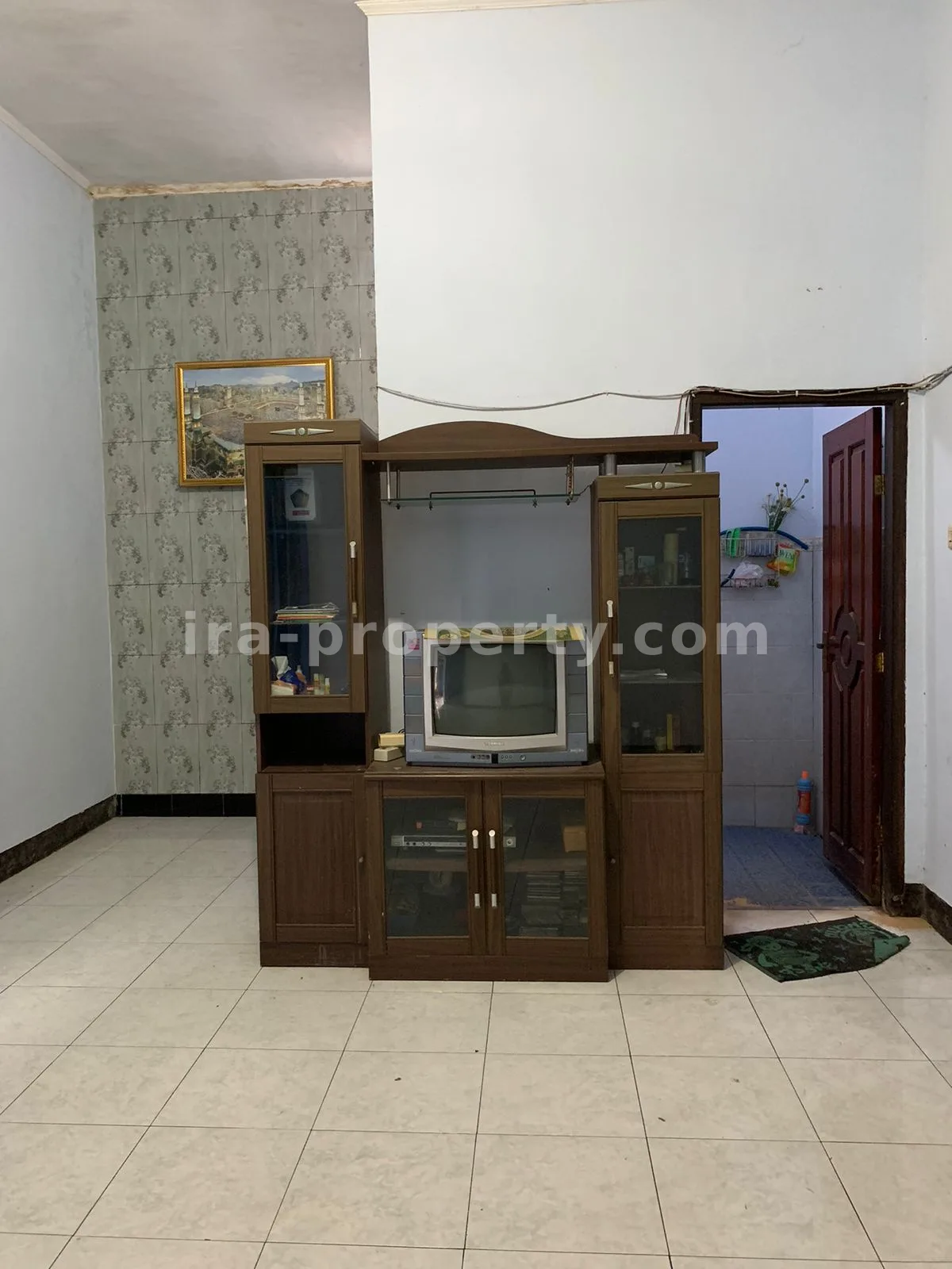 Spacious Family Home in Perumnas Complex - 575 - 9