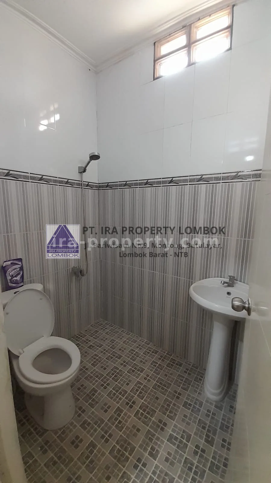 Rumah Gaya Villa di Sukati Boutique Complex, Senggigi - 375 - 2