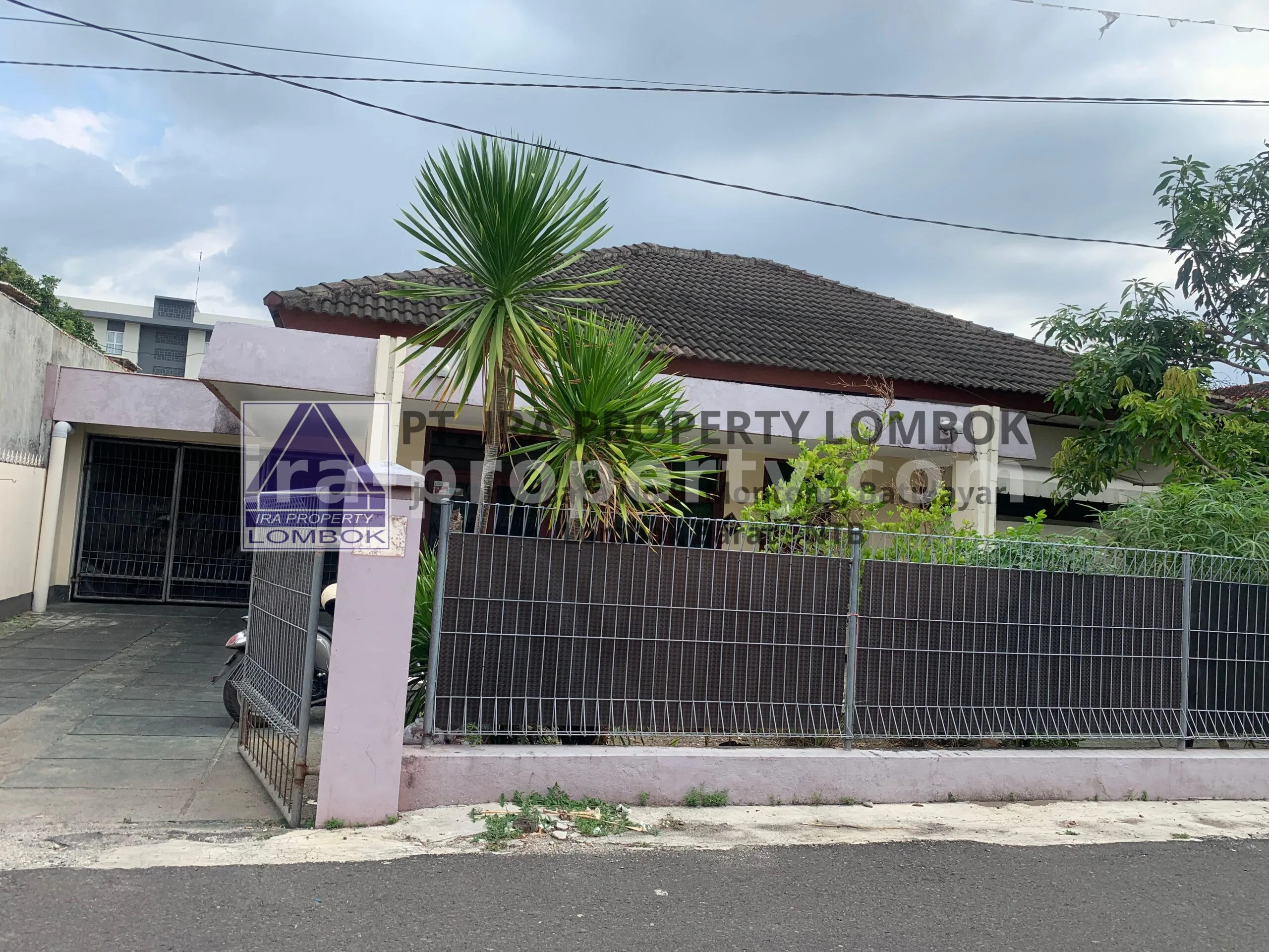 Rumah Dijual di Mataram Pusat Dekat Hotel Santika