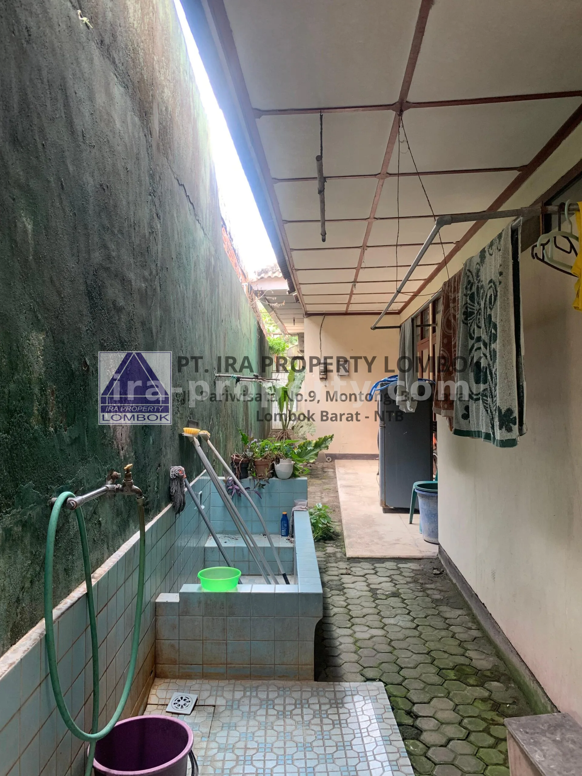 Rumah Dijual di Mataram Pusat Dekat Hotel Santika - 420 - 10