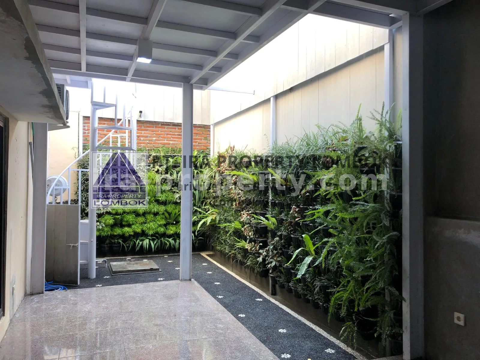 Rumah Modern 2 Lantai di Kompleks Bale Pelangi - 471 - 2
