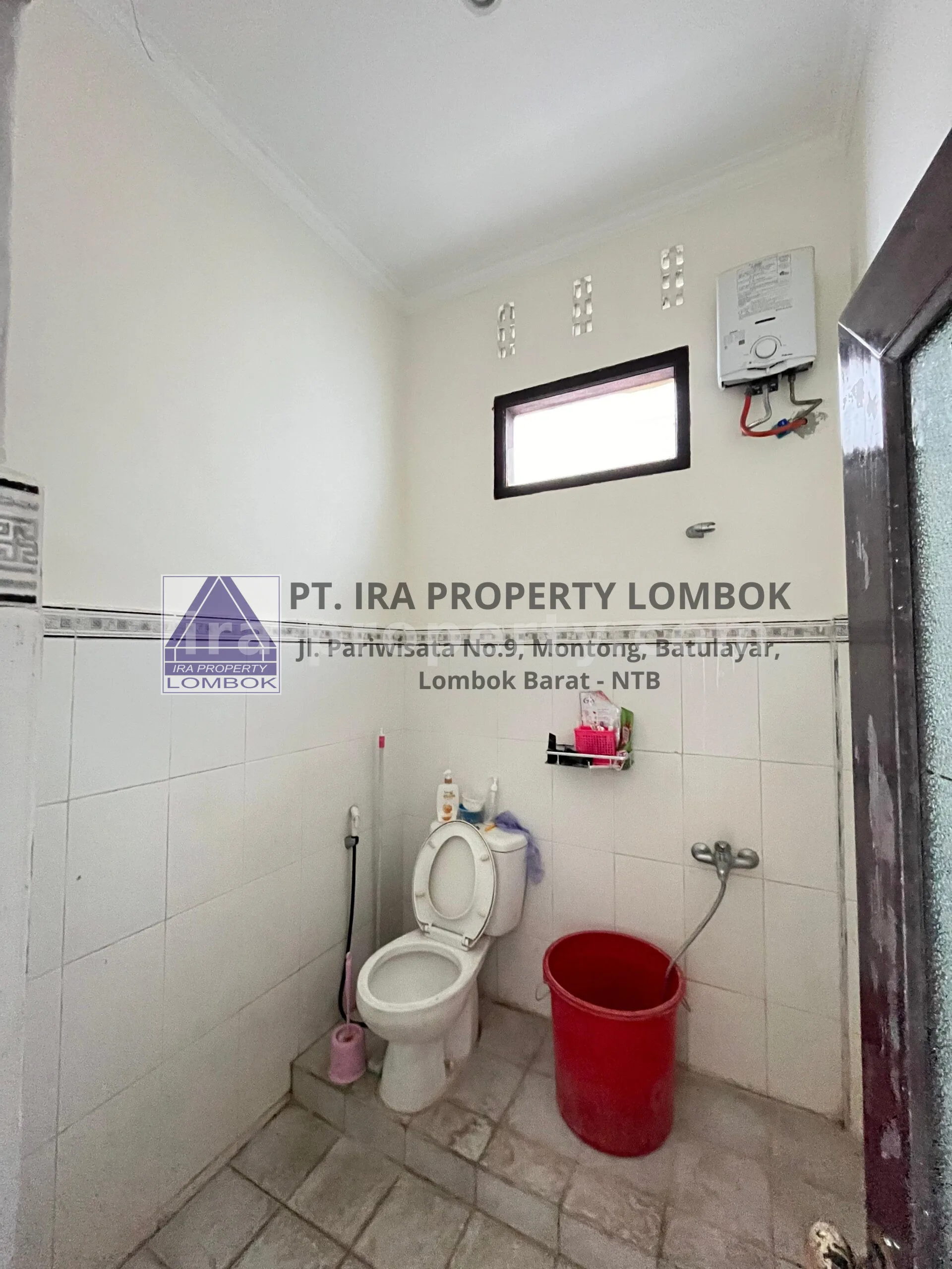 Rumah Modern Baru di Kompleks Aman Mataram - 739 - 12