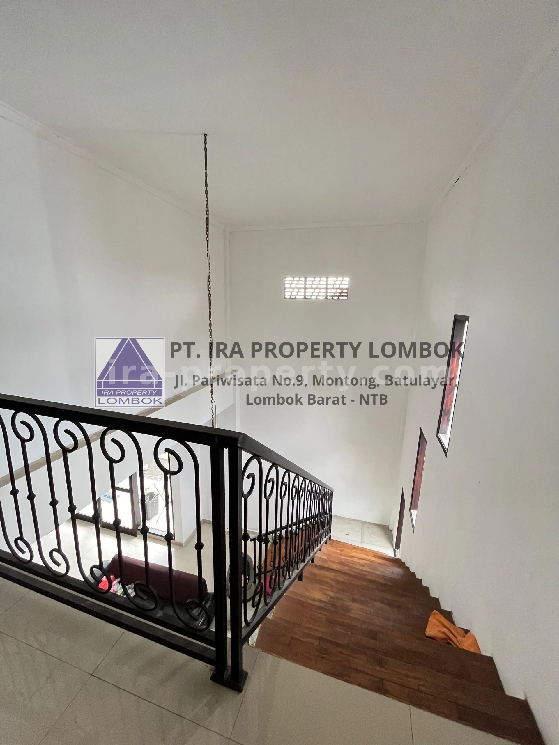 Rumah Modern Baru di Kompleks Aman Mataram - 739 - 14