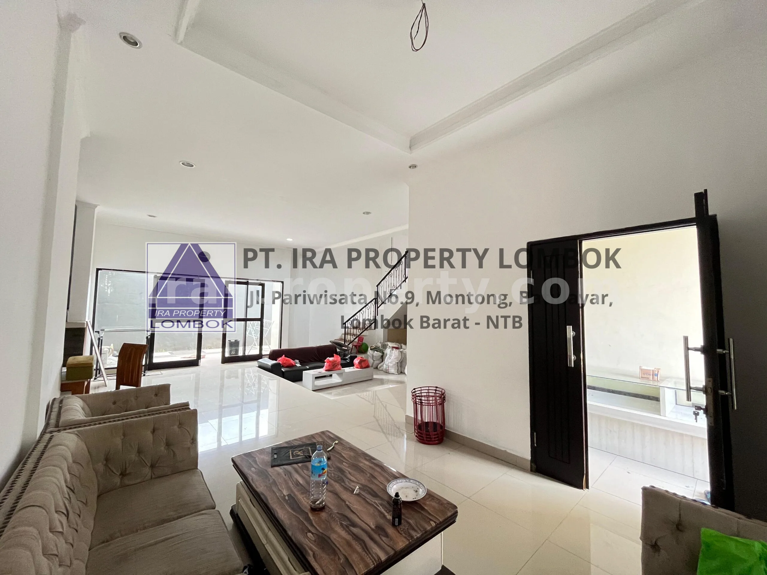 Rumah Modern Baru di Kompleks Aman Mataram - 739 - 2