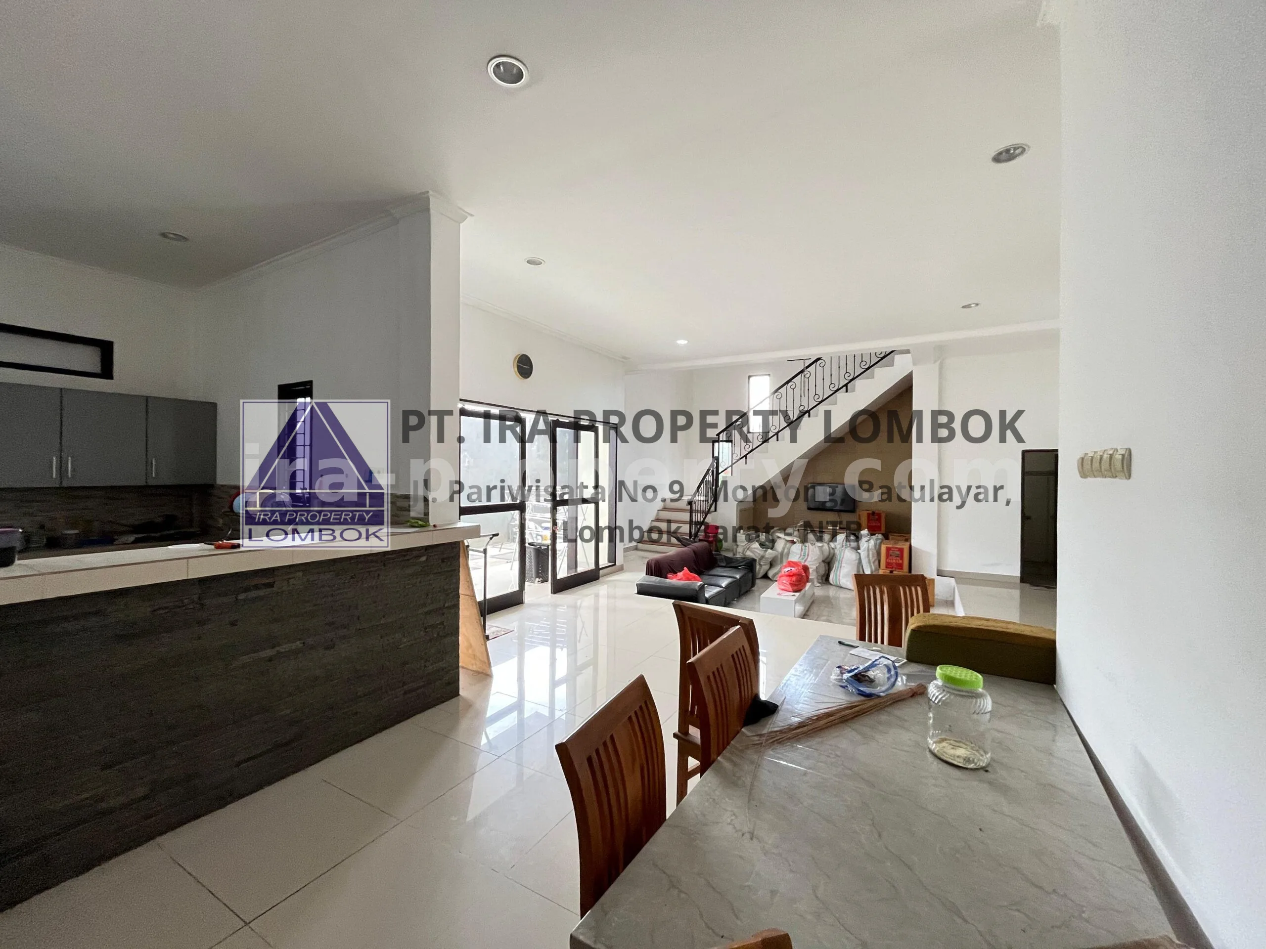 Rumah Modern Baru di Kompleks Aman Mataram - 739 - 3