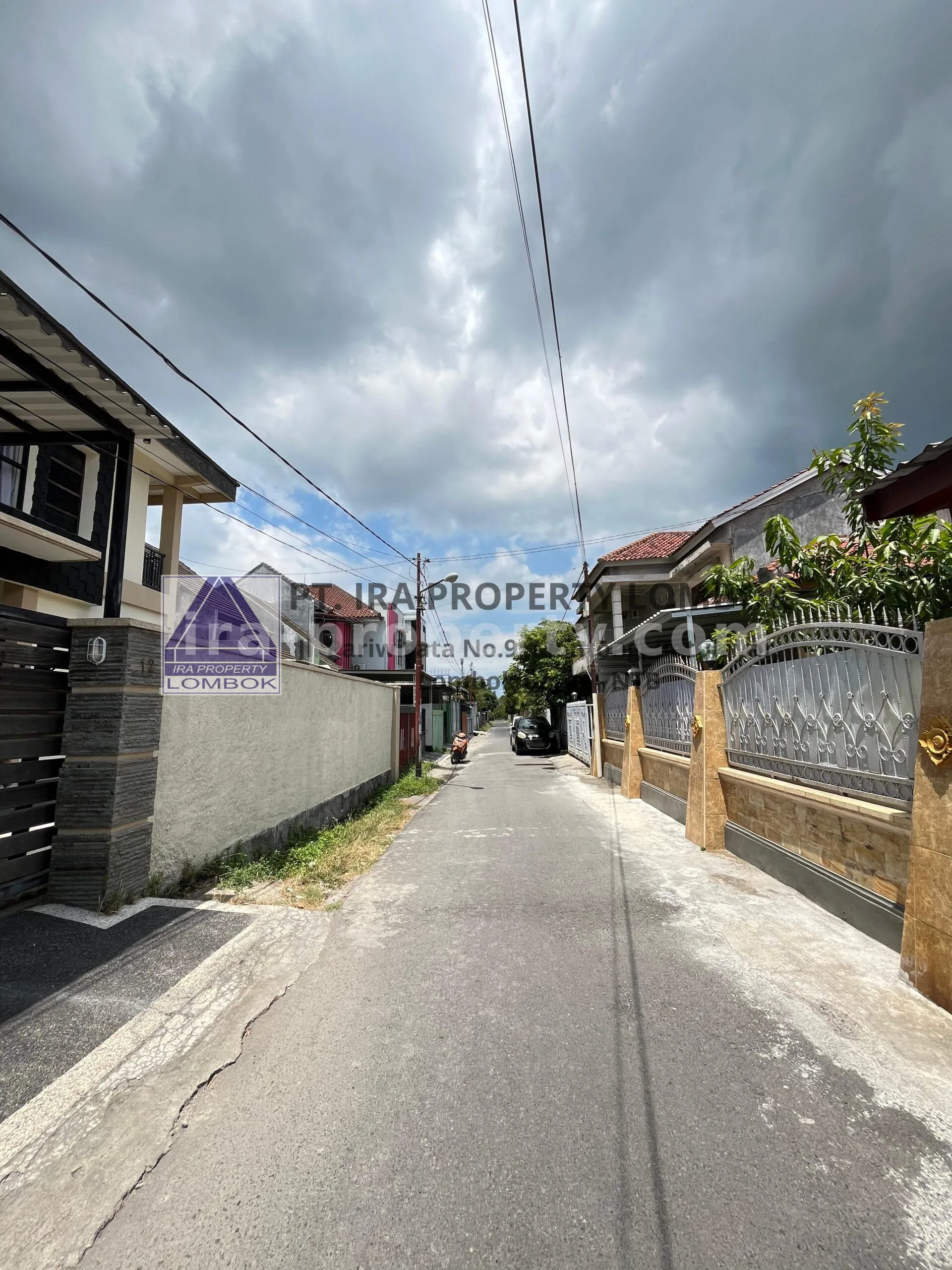Rumah Modern Baru di Kompleks Aman Mataram - 739 - 8