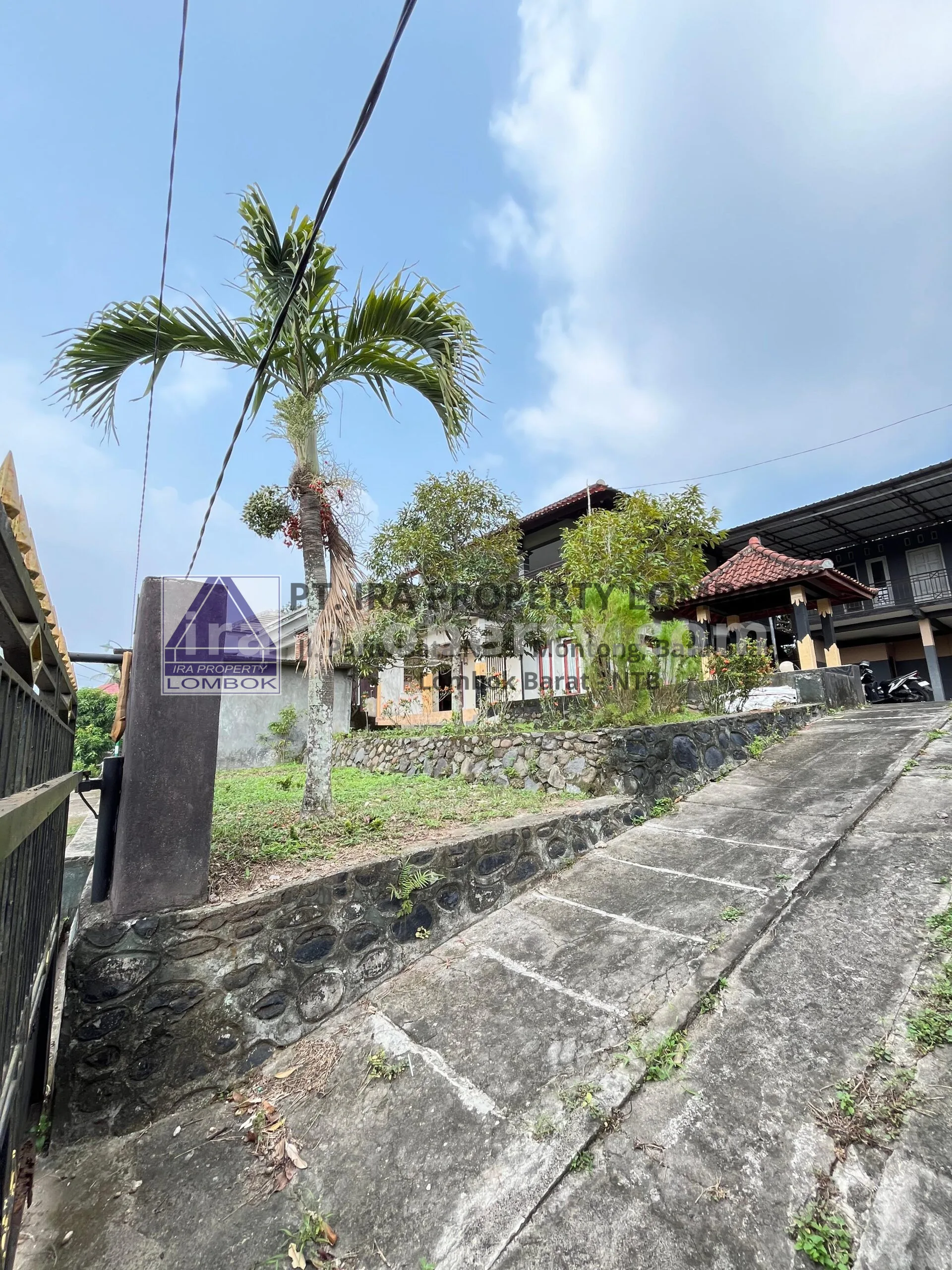 Rumah Luas dengan Kios Strategis di Karang Baru, Mataram - 639 - 13