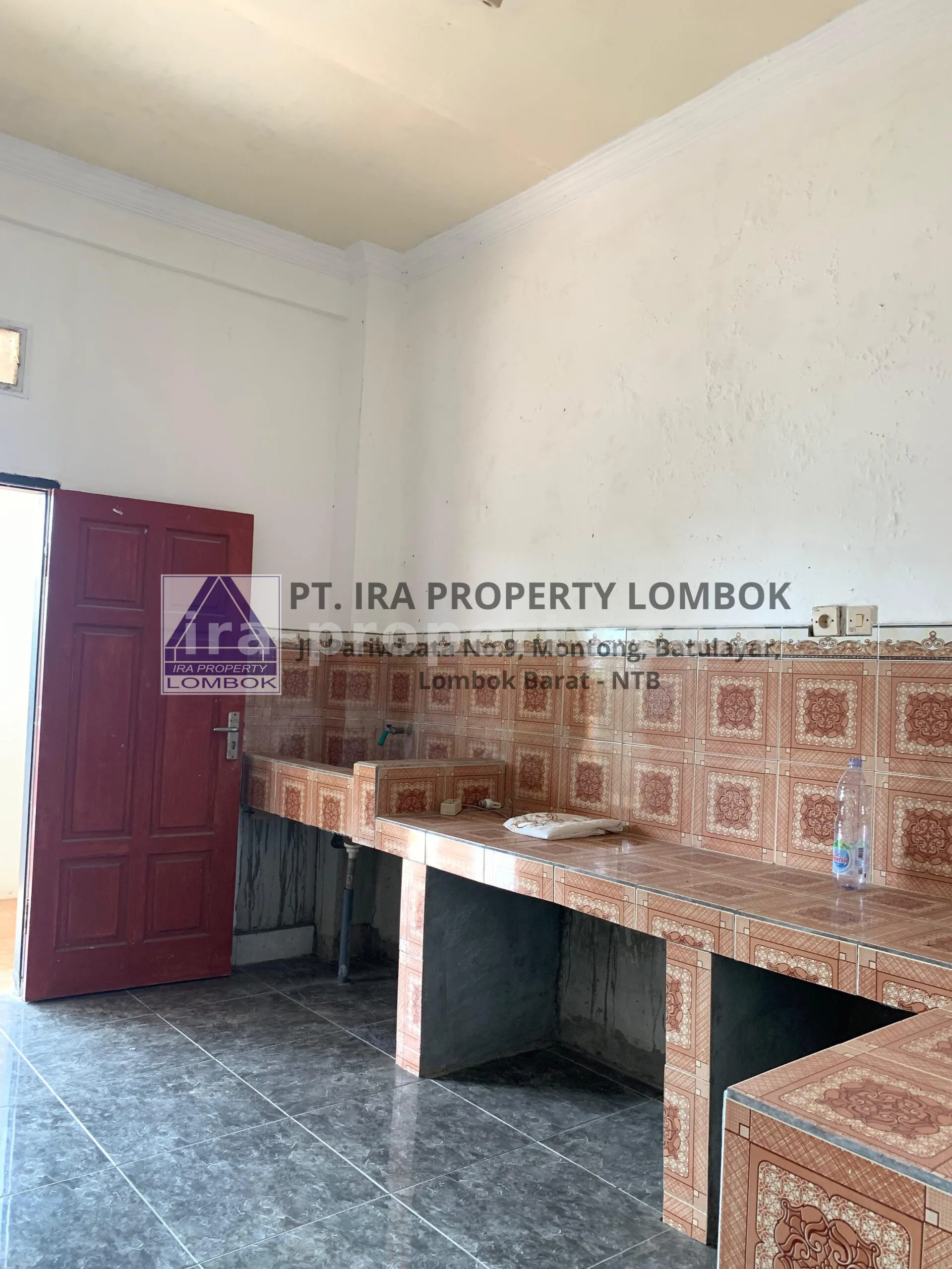 Rumah Luas dengan Kios Strategis di Karang Baru, Mataram - 639 - 2