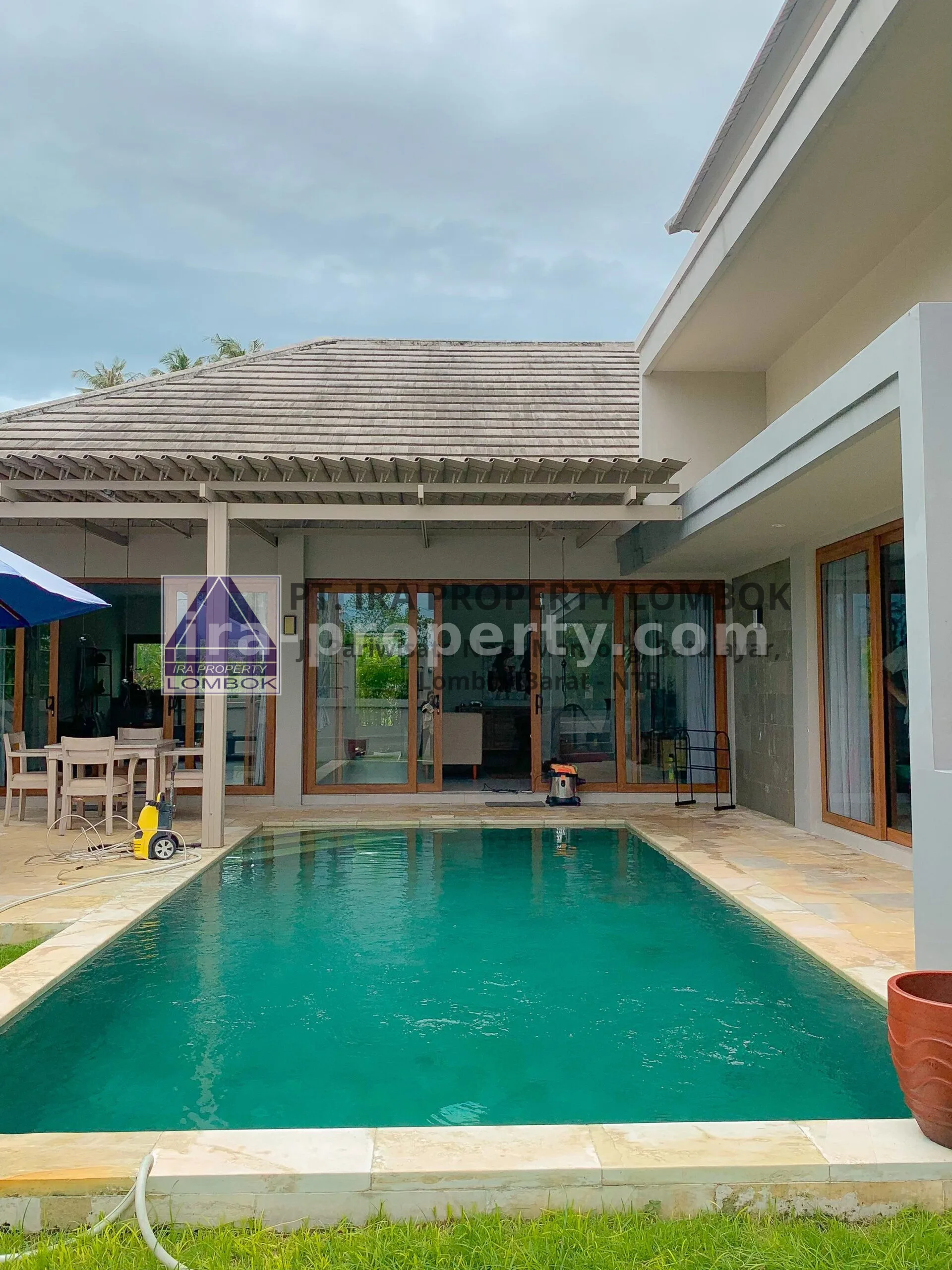 Villa Modern Baru Dekat Pantai Stangi - 238 - 13
