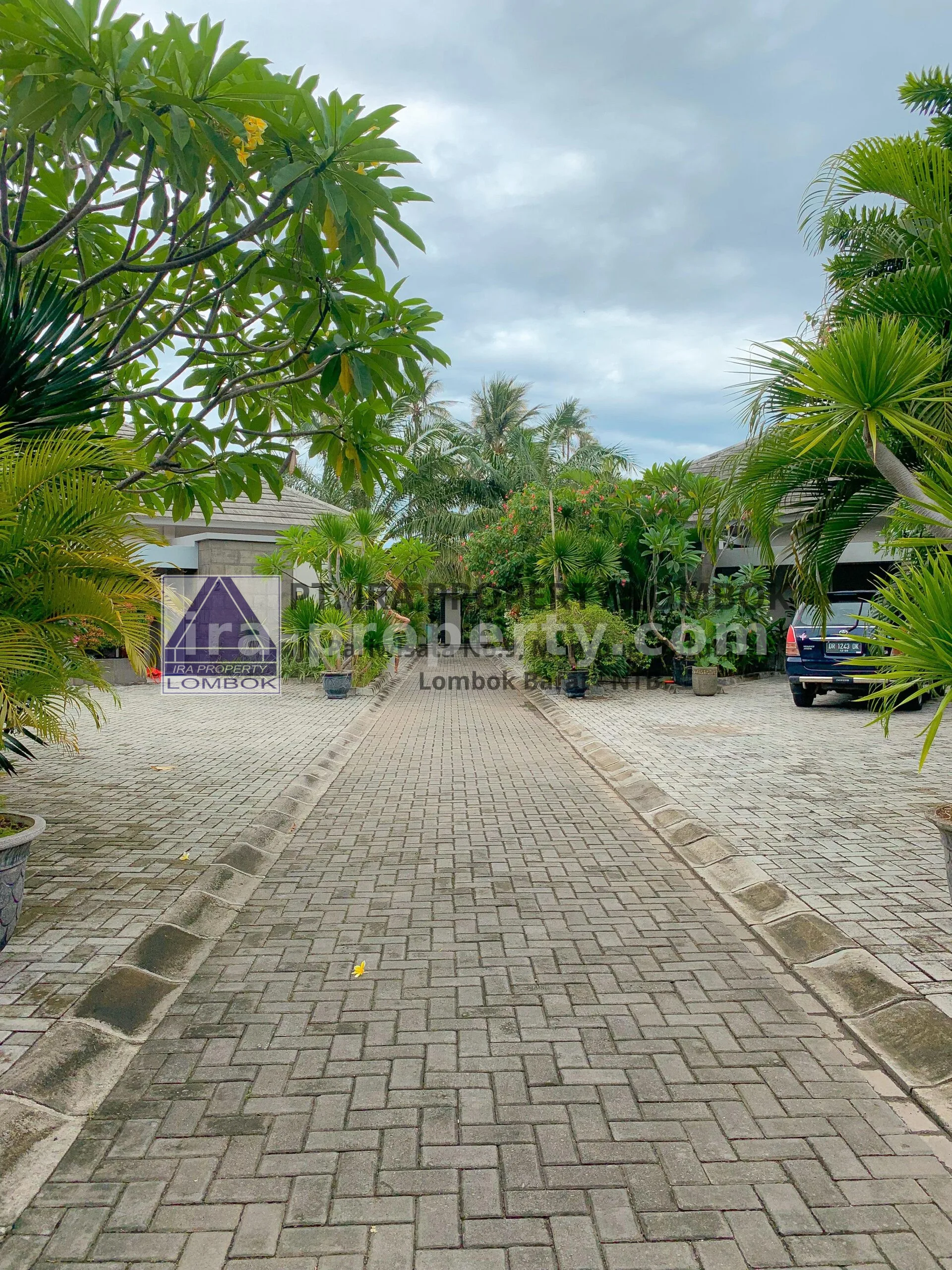 Villa Modern Baru Dekat Pantai Stangi - 238 - 2
