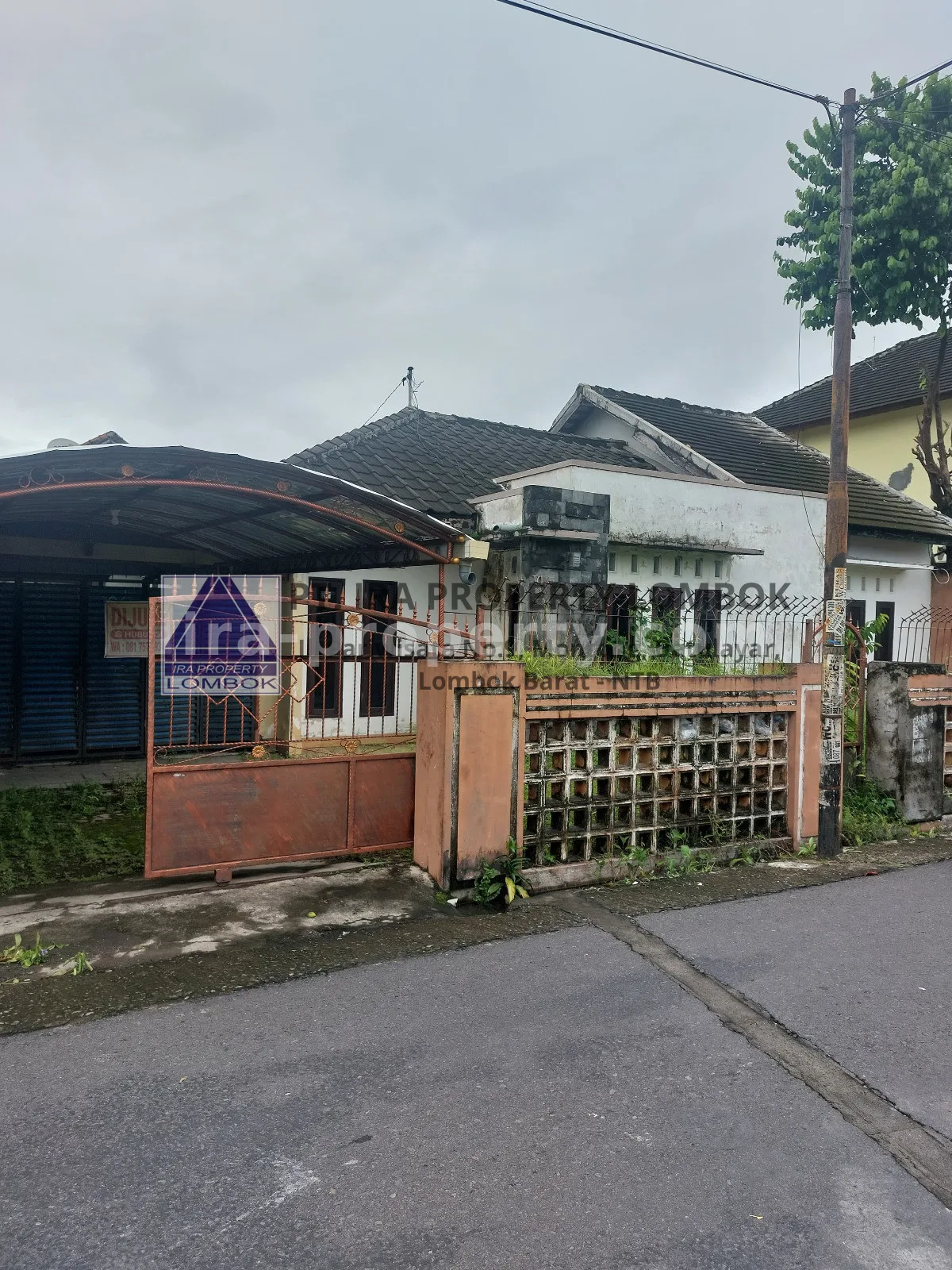 Rumah Strategis di Kompleks Taman Baru Dekat Mall Epicentrum - 651 - 1