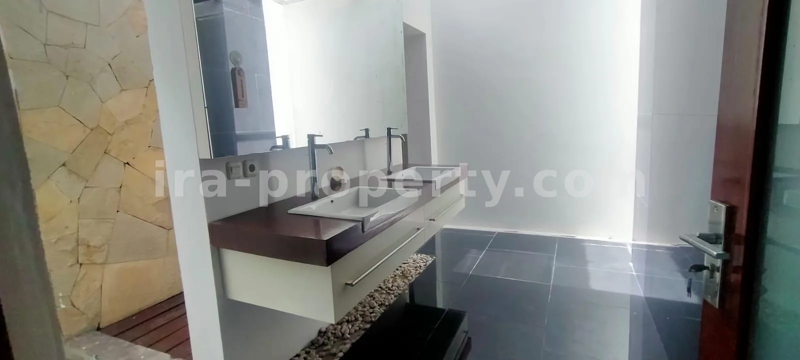 Villa dengan Kolam Renang Pribadi di Pusat Senggigi - 430-2 - 8