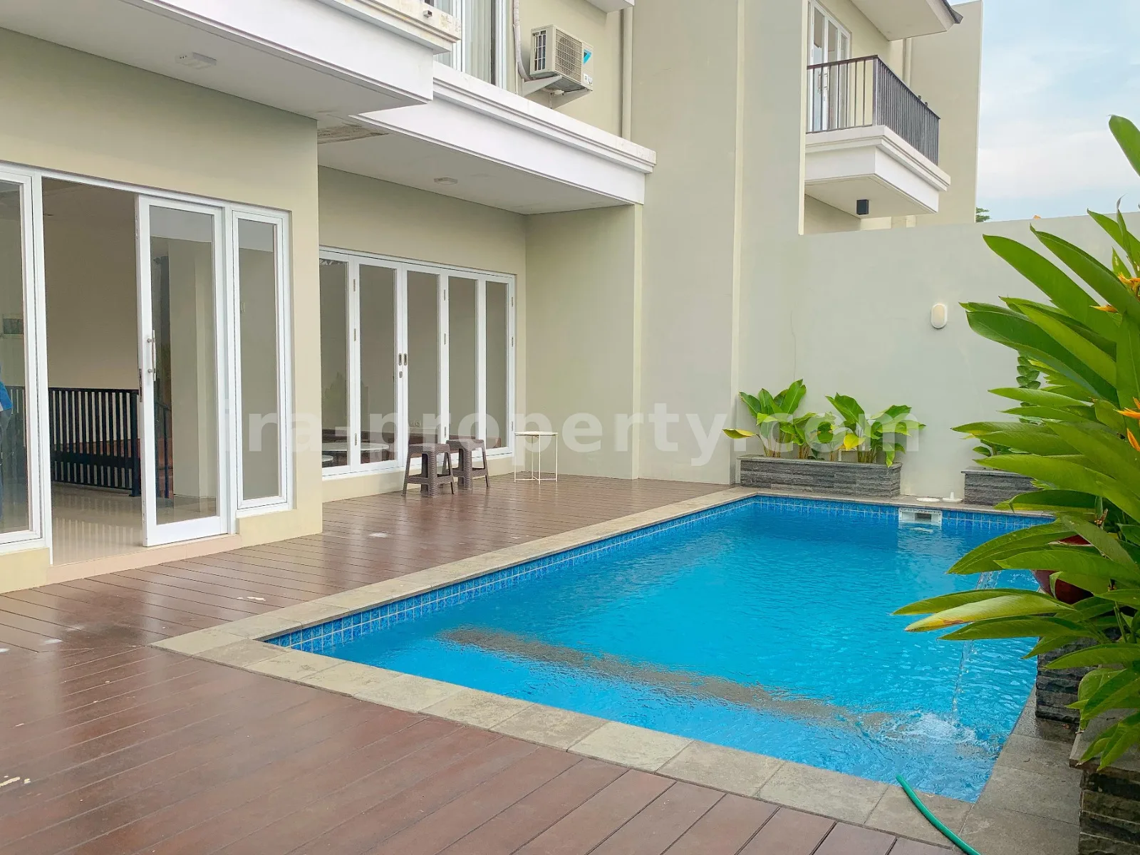 Rumah dengan Kolam Renang Pribadi di Sweta, Mataram - 671 - 1