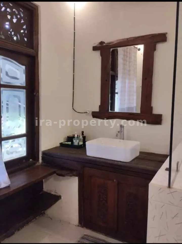 Villa Mewah dengan Kolam Renang Pribadi di Gunung Sari - 275 - 2