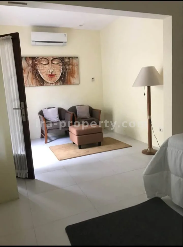 Villa Mewah dengan Kolam Renang Pribadi di Gunung Sari - 275 - 3
