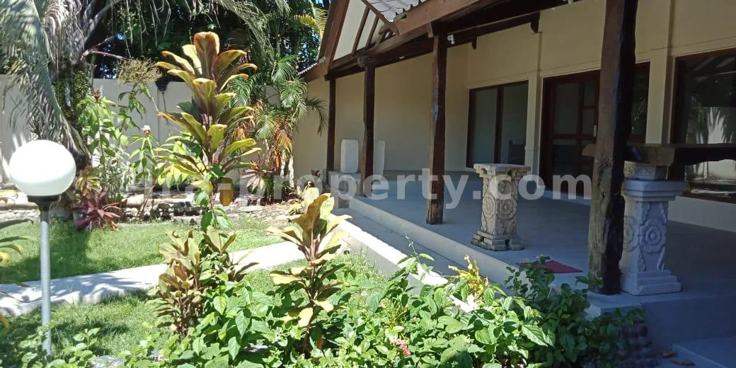 Villa Mewah dengan Kolam Renang Pribadi di Gunung Sari - 275 - 5
