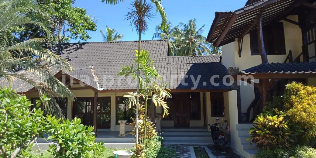 Villa Mewah dengan Kolam Renang Pribadi di Gunung Sari - 275 - 8