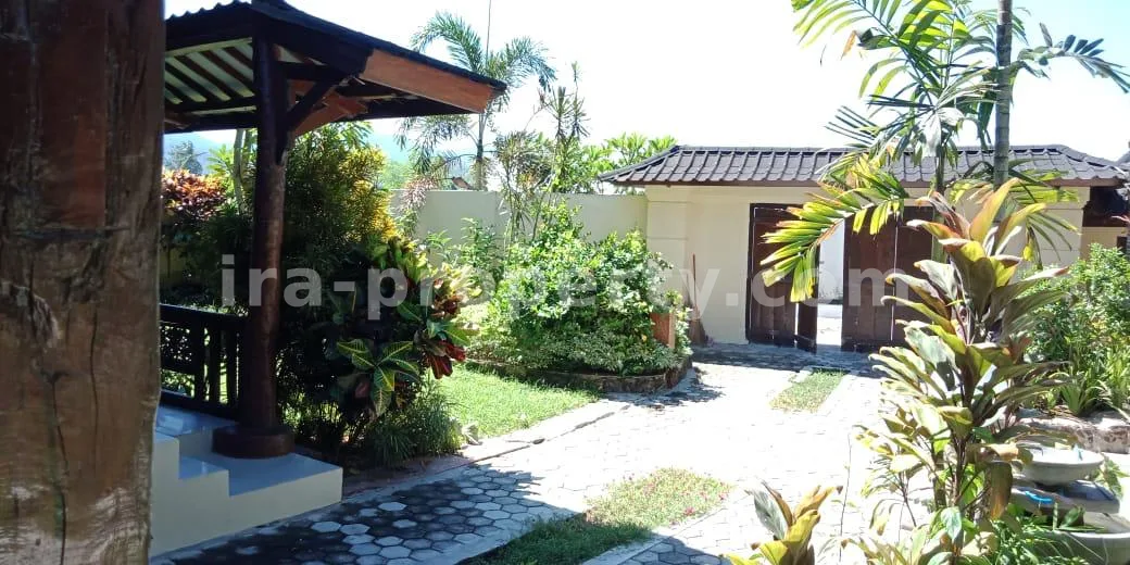 Villa Mewah dengan Kolam Renang Pribadi di Gunung Sari - 275 - 9