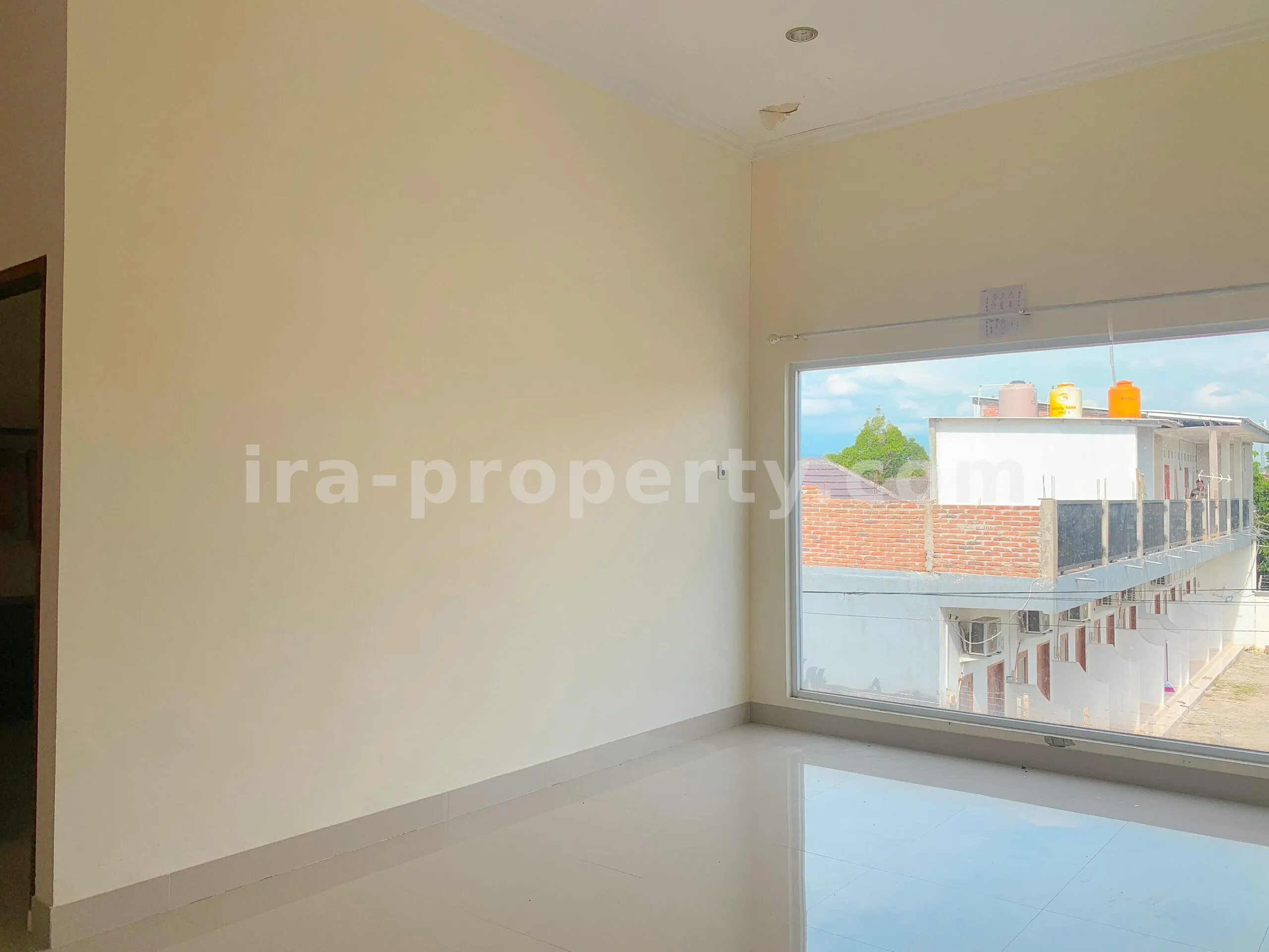 Rumah Gaya Vila dengan Kolam Renang Pribadi untuk Dijual di Udayana, Mataram - 670 - 10