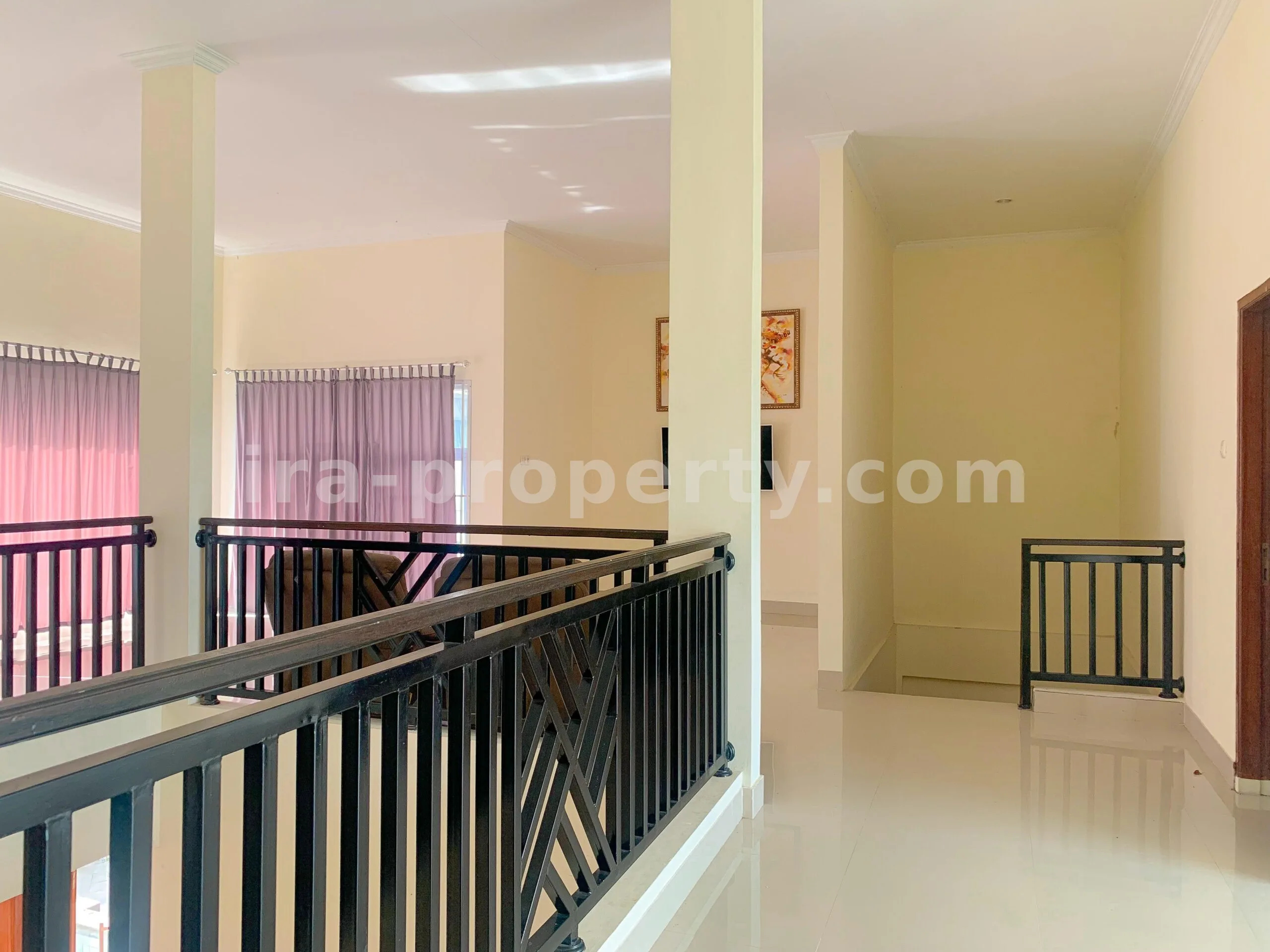 Rumah Gaya Vila dengan Kolam Renang Pribadi untuk Dijual di Udayana, Mataram - 670 - 14