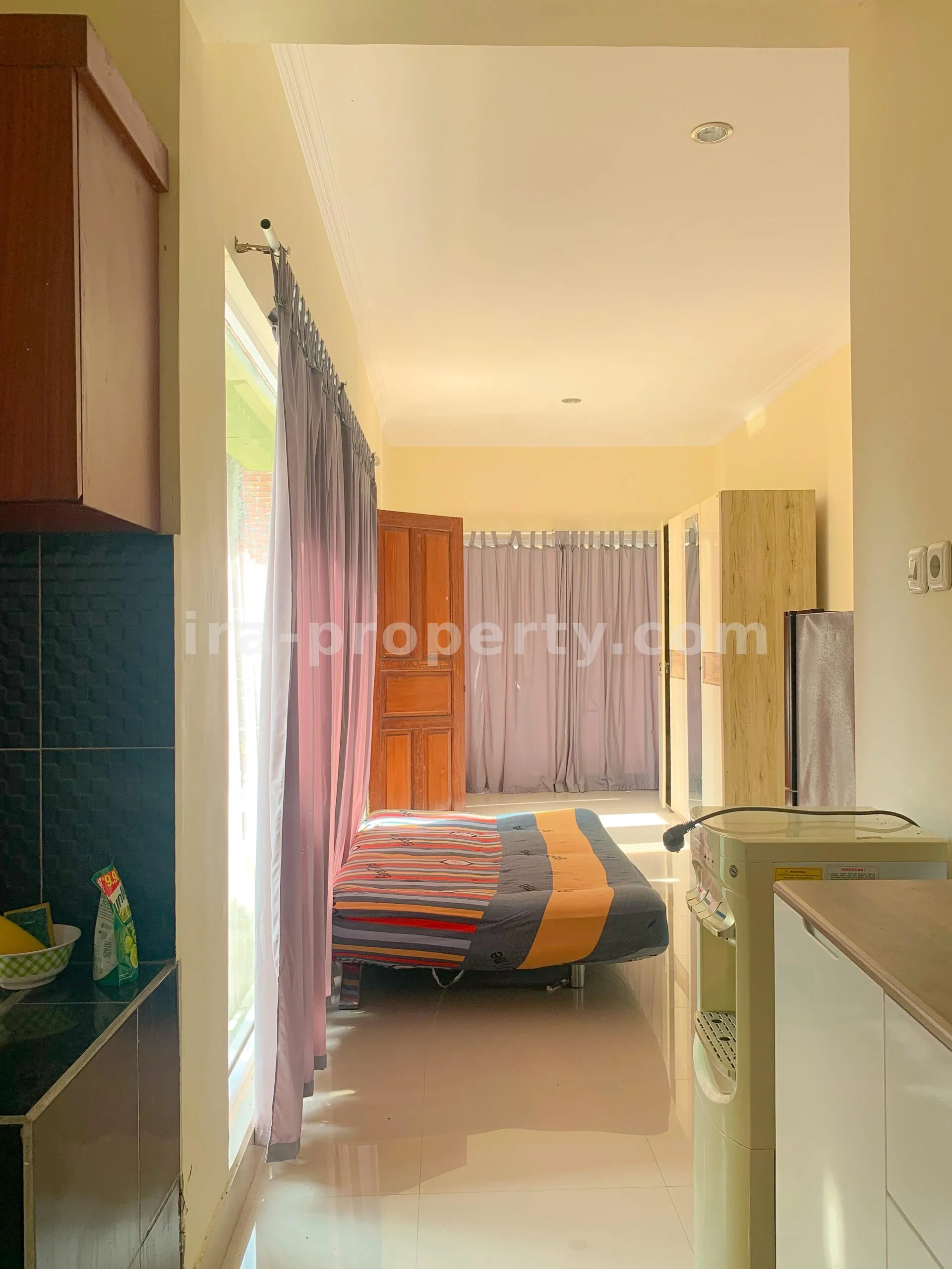 Rumah Gaya Vila dengan Kolam Renang Pribadi untuk Dijual di Udayana, Mataram - 670 - 21