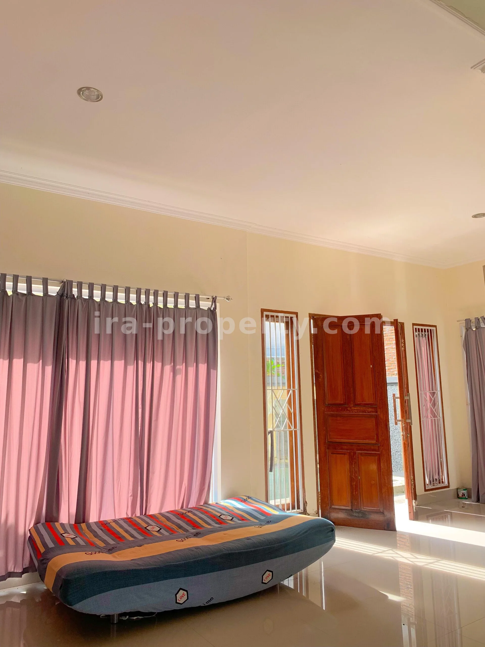 Rumah Gaya Vila dengan Kolam Renang Pribadi untuk Dijual di Udayana, Mataram - 670 - 22